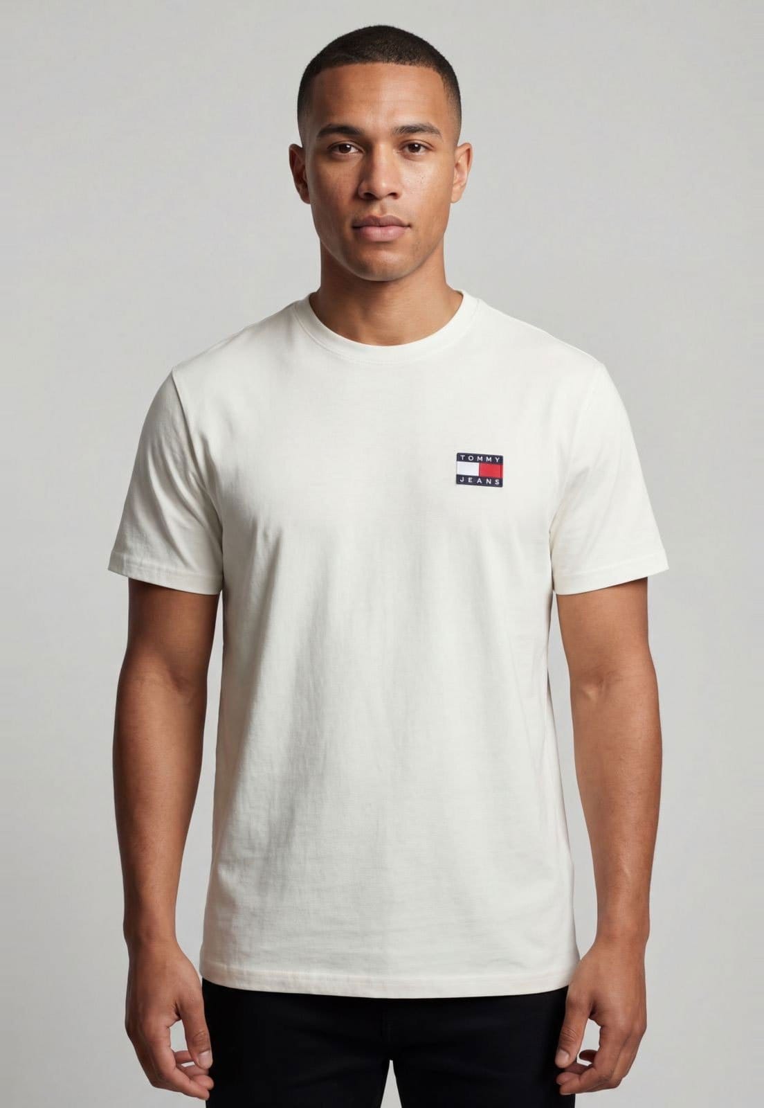 Camiseta Masculina Tommy Jeans TJM REG BADGE Tee Off-White
