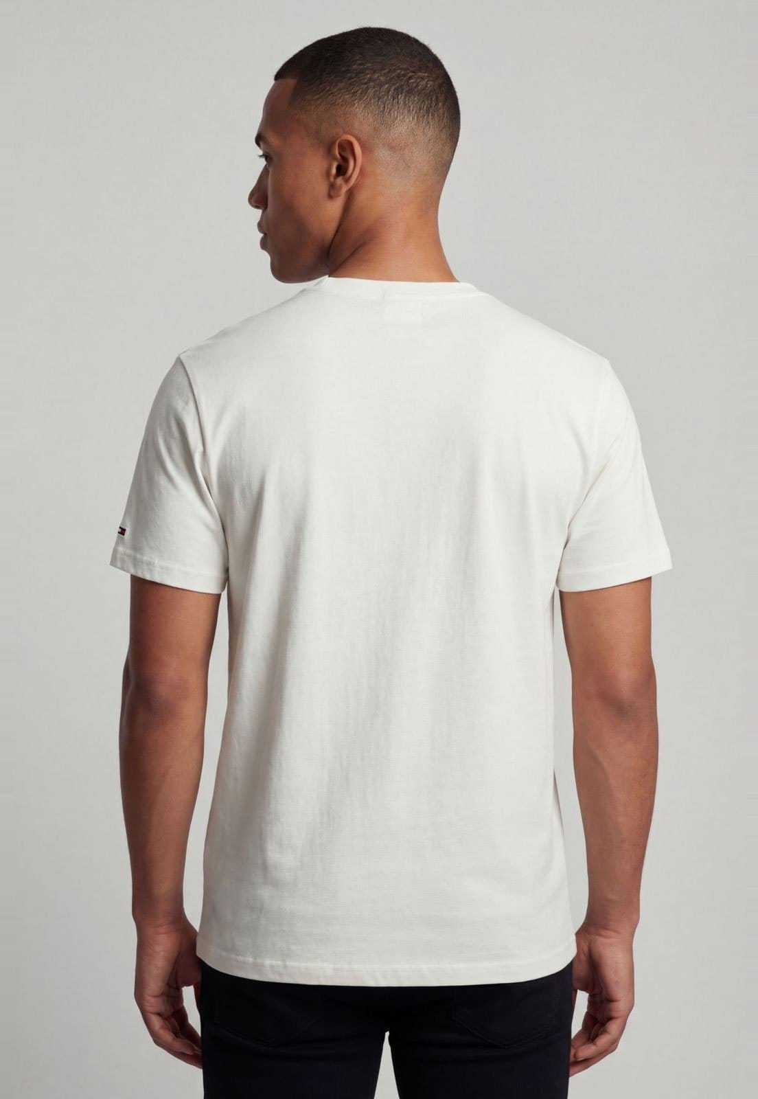 Vista 2 Camiseta Masculina Tommy Jeans TJM REG BADGE Tee Off-White Tommy Jeans off-white white