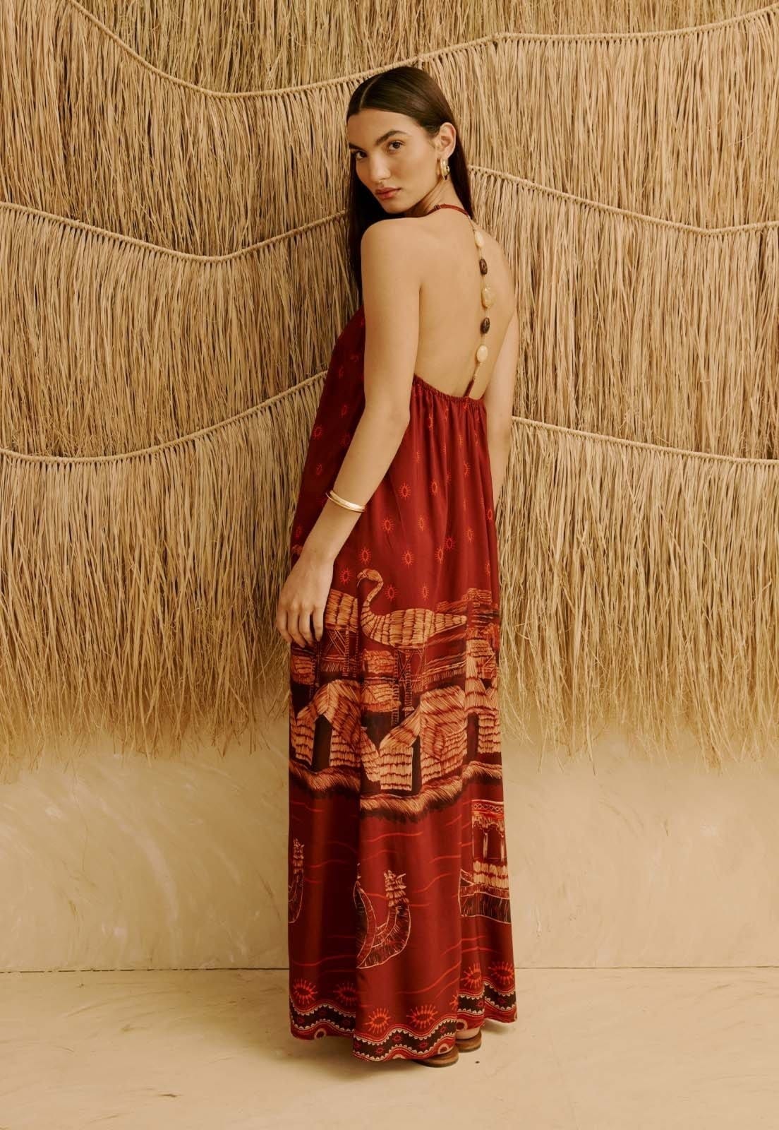 Vista 2 Vestido Longo Alça Pedras Estampado Lago Titicaca CaCay vinho