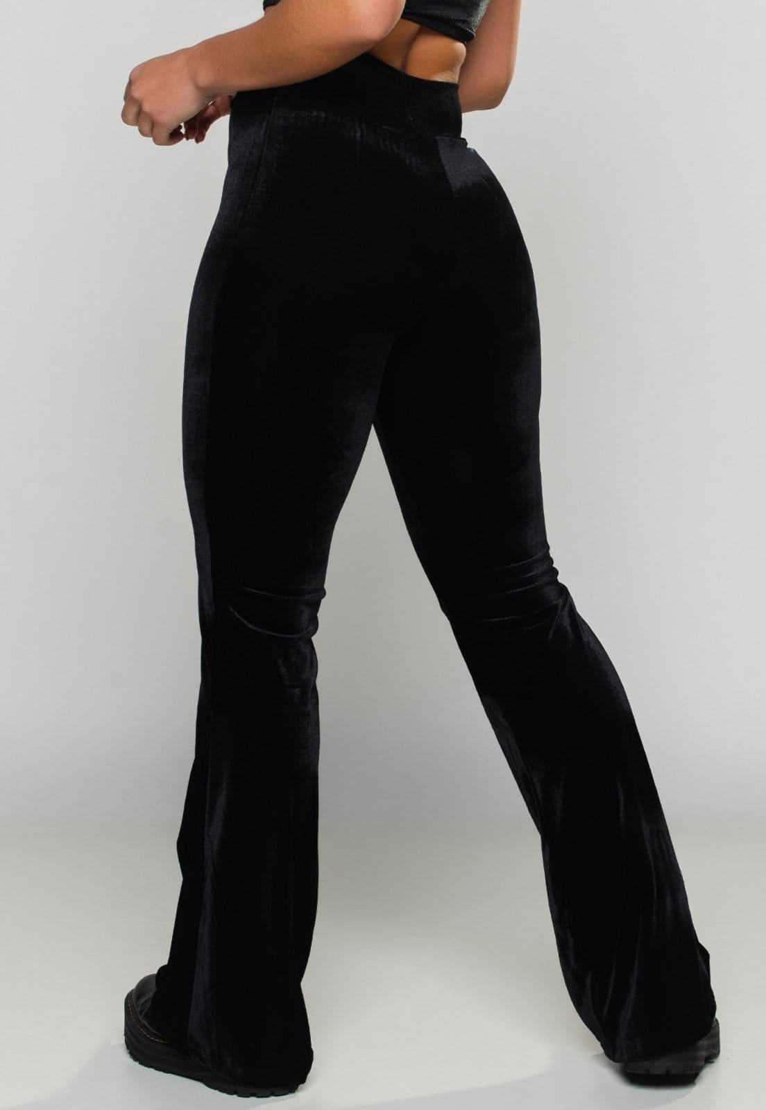 Vista 2 Calça Flare MVB Modas Pantalona Veludo Molhado Preta Mvb Modas preto