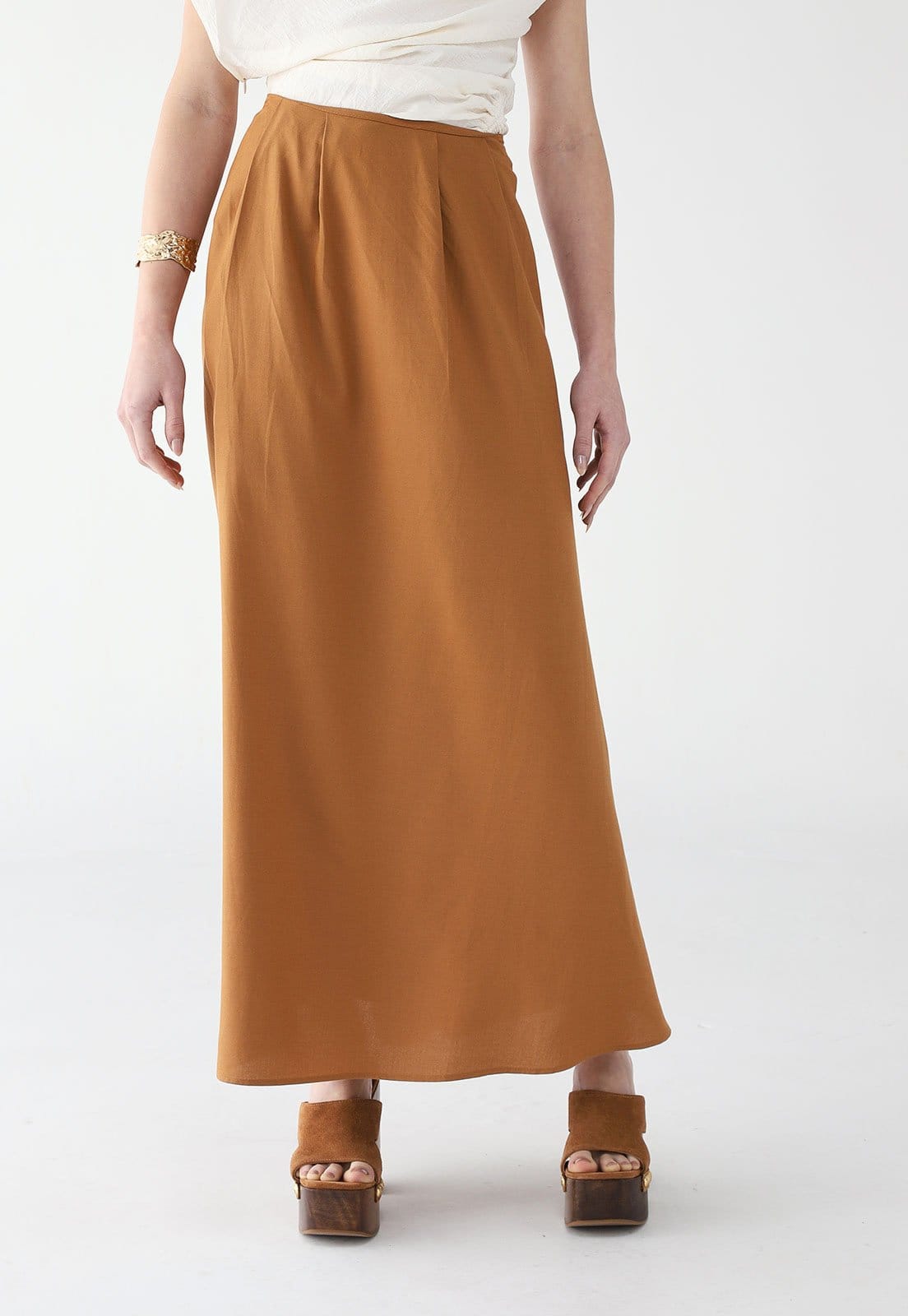 Vista principal Saia Colcci Longa Pregas Colcci caramelo