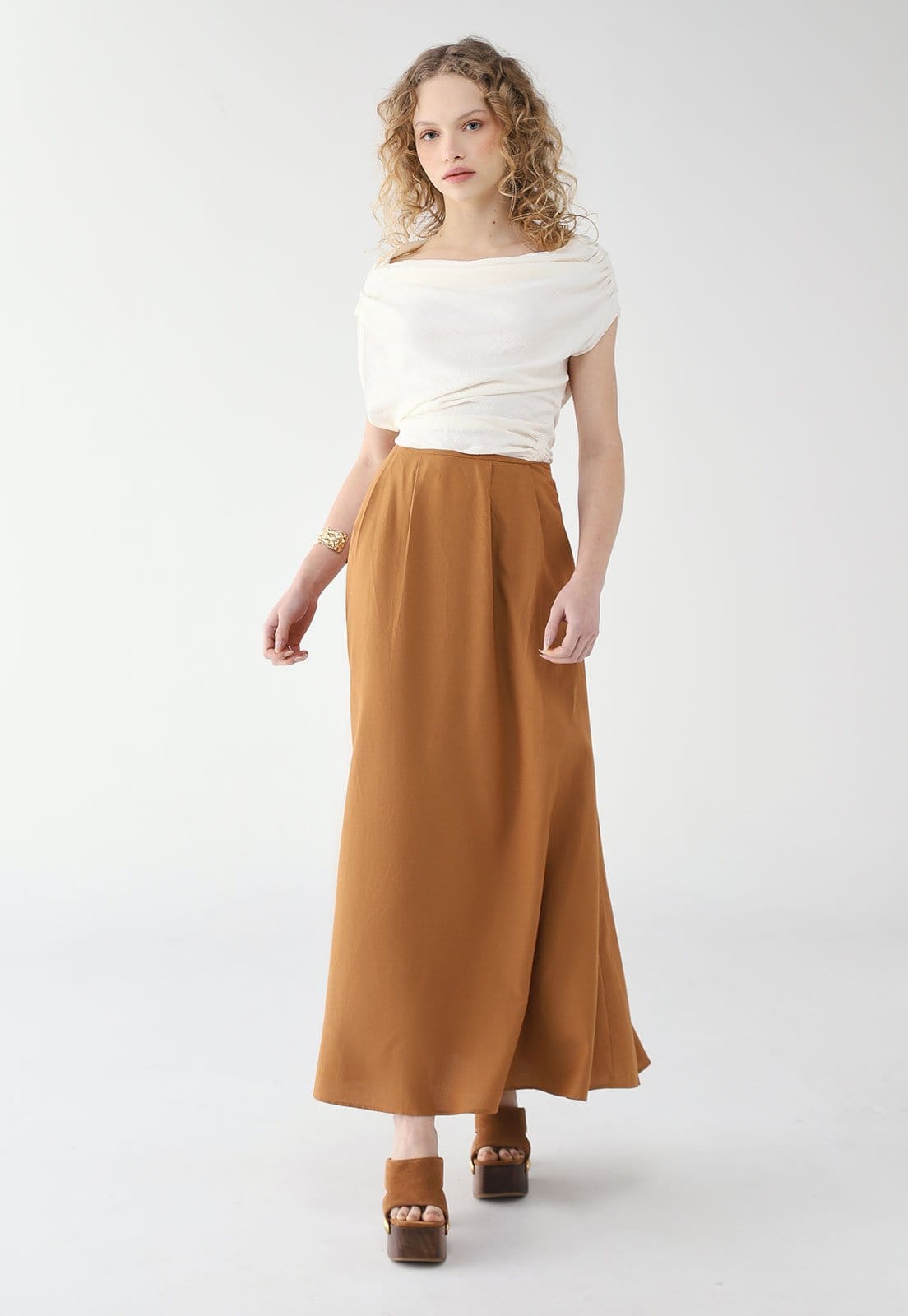 Vista 2 Saia Colcci Longa Pregas Colcci caramelo