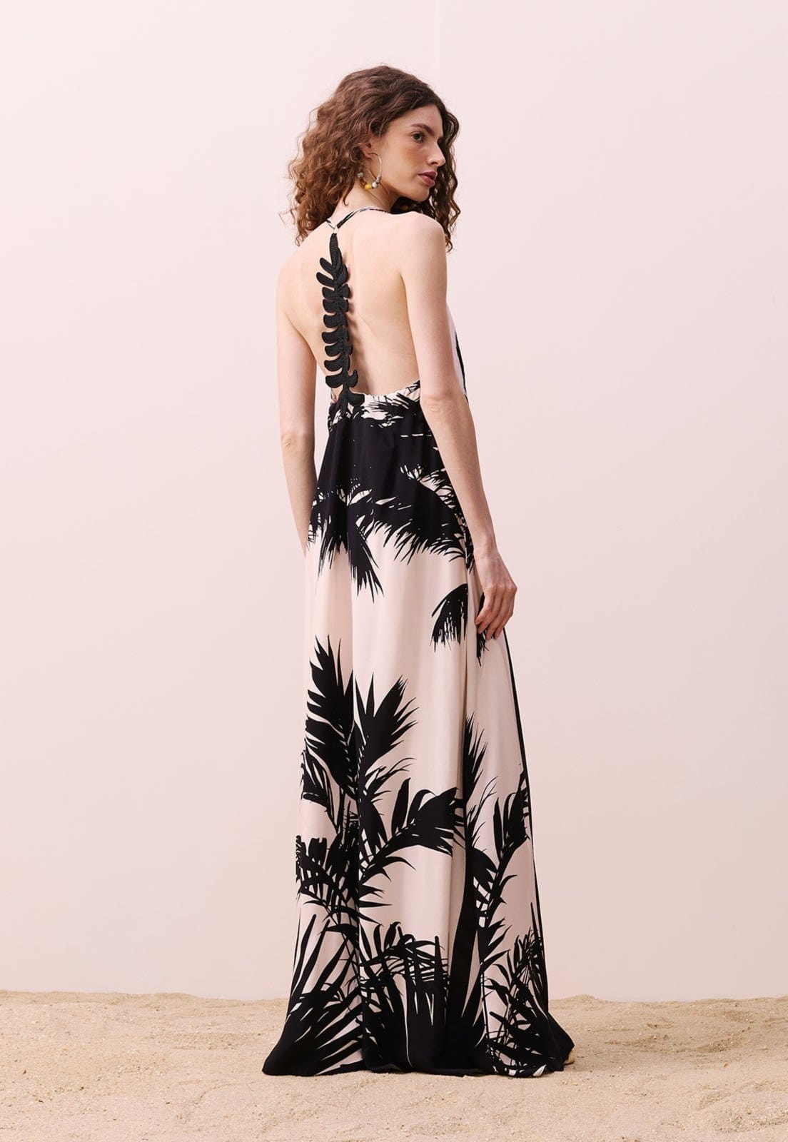 Vista 2 Vestido Longo Bordado Estampado Lago CaCay preto