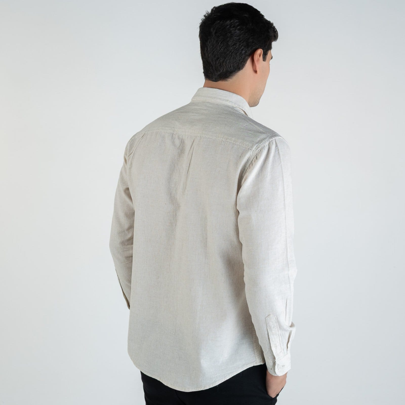 Vista 2 Camisa Linho Pienza VersatiOld Areia VERSATIOLD bege