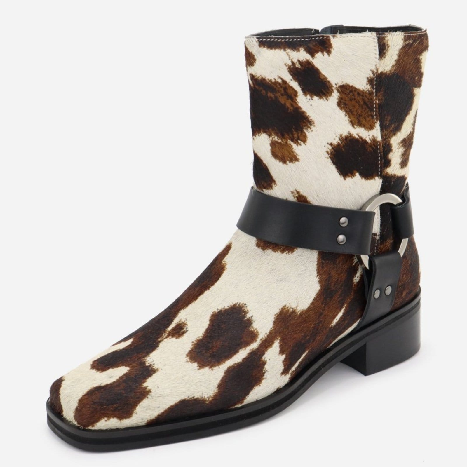 Vista principal Bota Feminina Em Couro Bico Quadrado Sutil Lisa Conforto Cano Médio Maria Paula Animal Print MARIA PAULA zebra