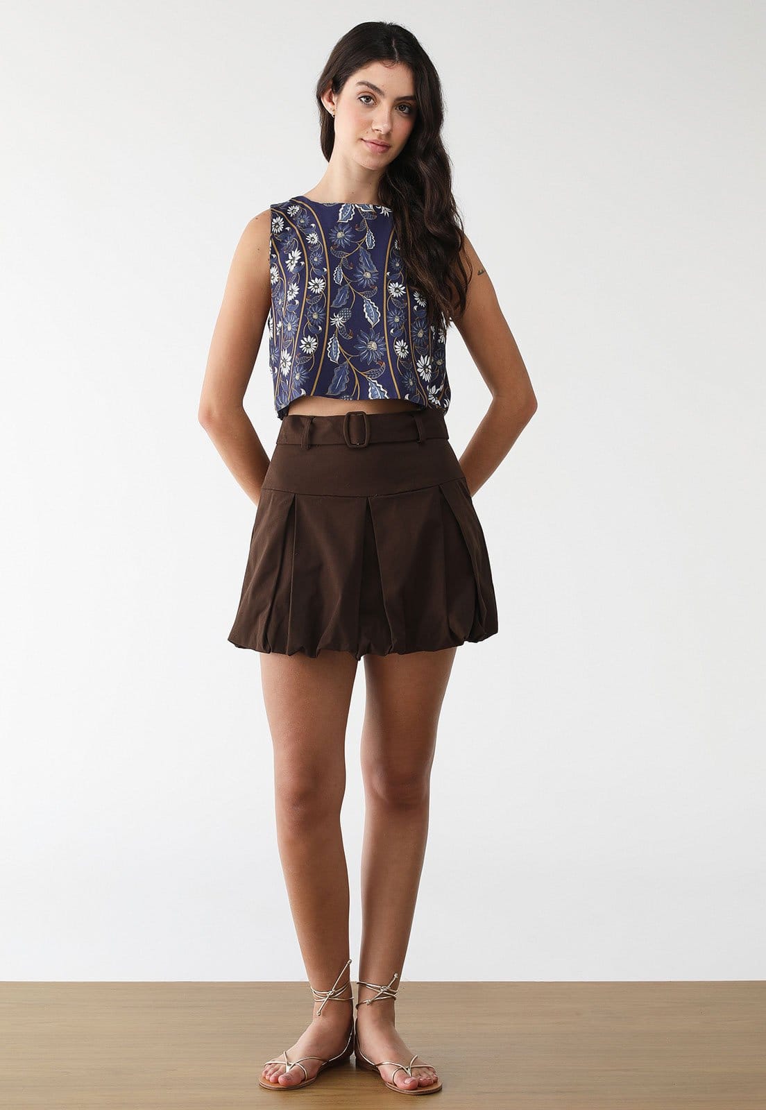 Vista 2 Saia FARM Curta Pregas FARM marrom