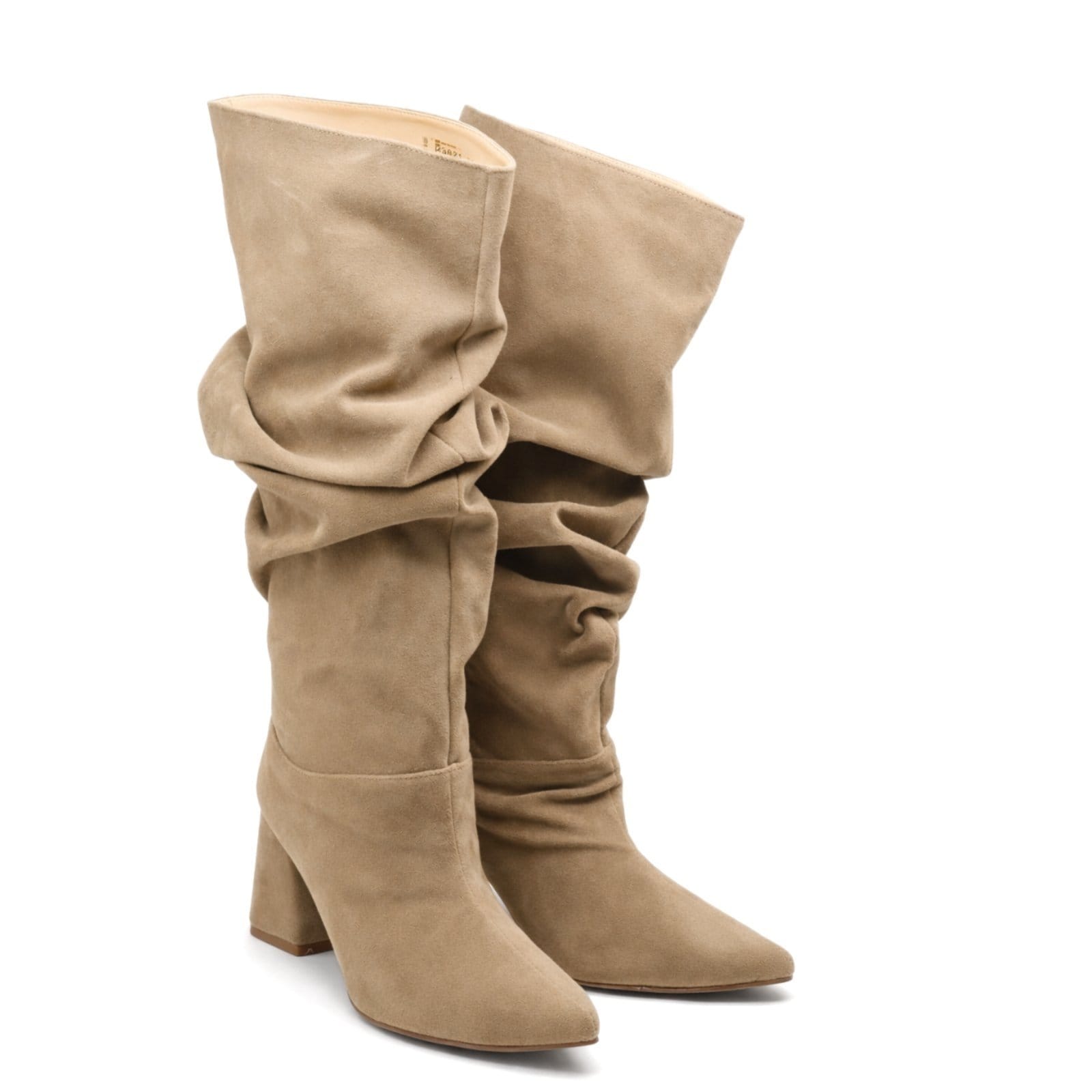 Vista principal Bota Slouchy Cano Alto Salto Bloco Hannah Footwear 23021 Camurça Areia Hannah Footwear bege