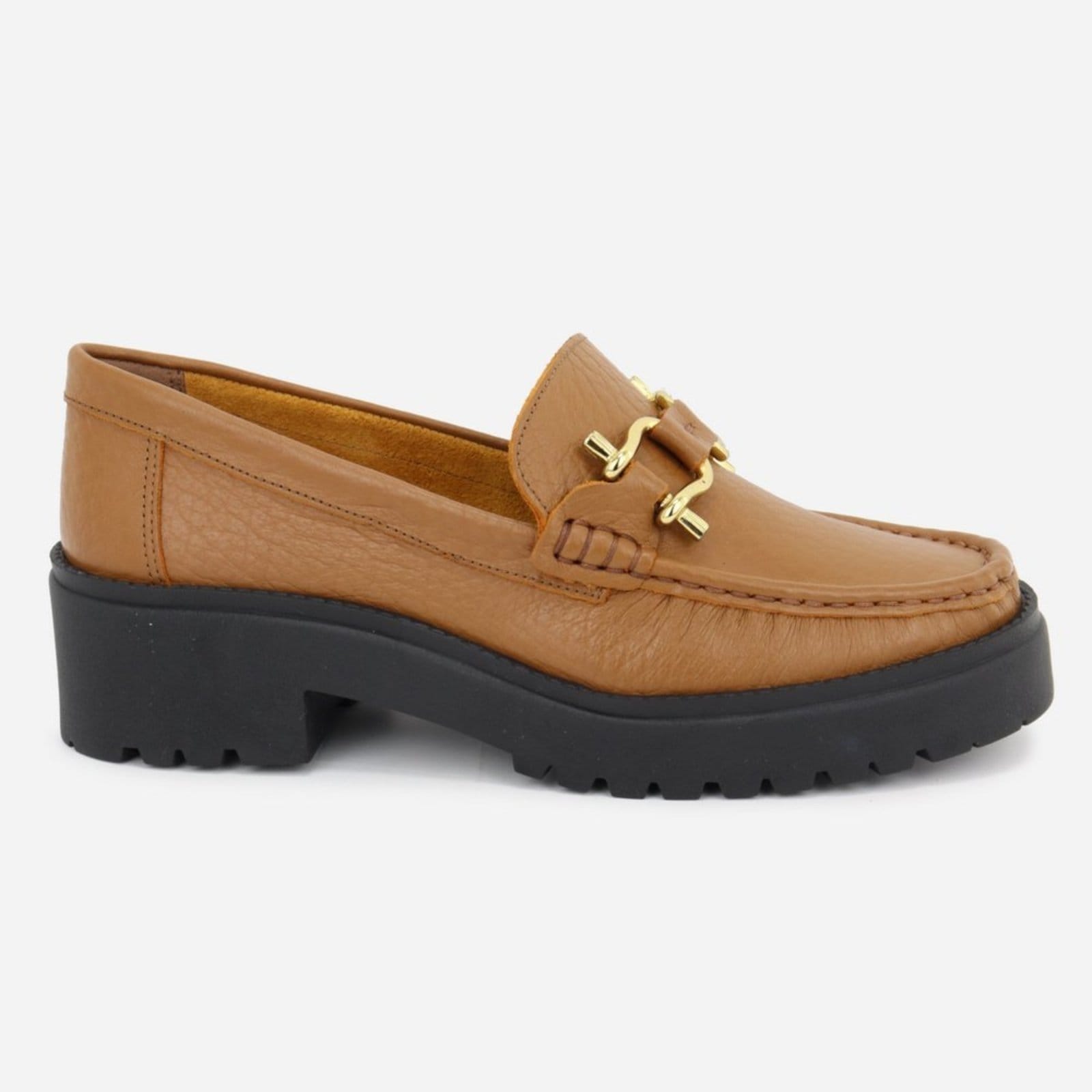 Vista 2 Mocassim em Couro Tratorado Leve Conforto Fivelas Douradas Maria Paula Camel MARIA PAULA caramelo