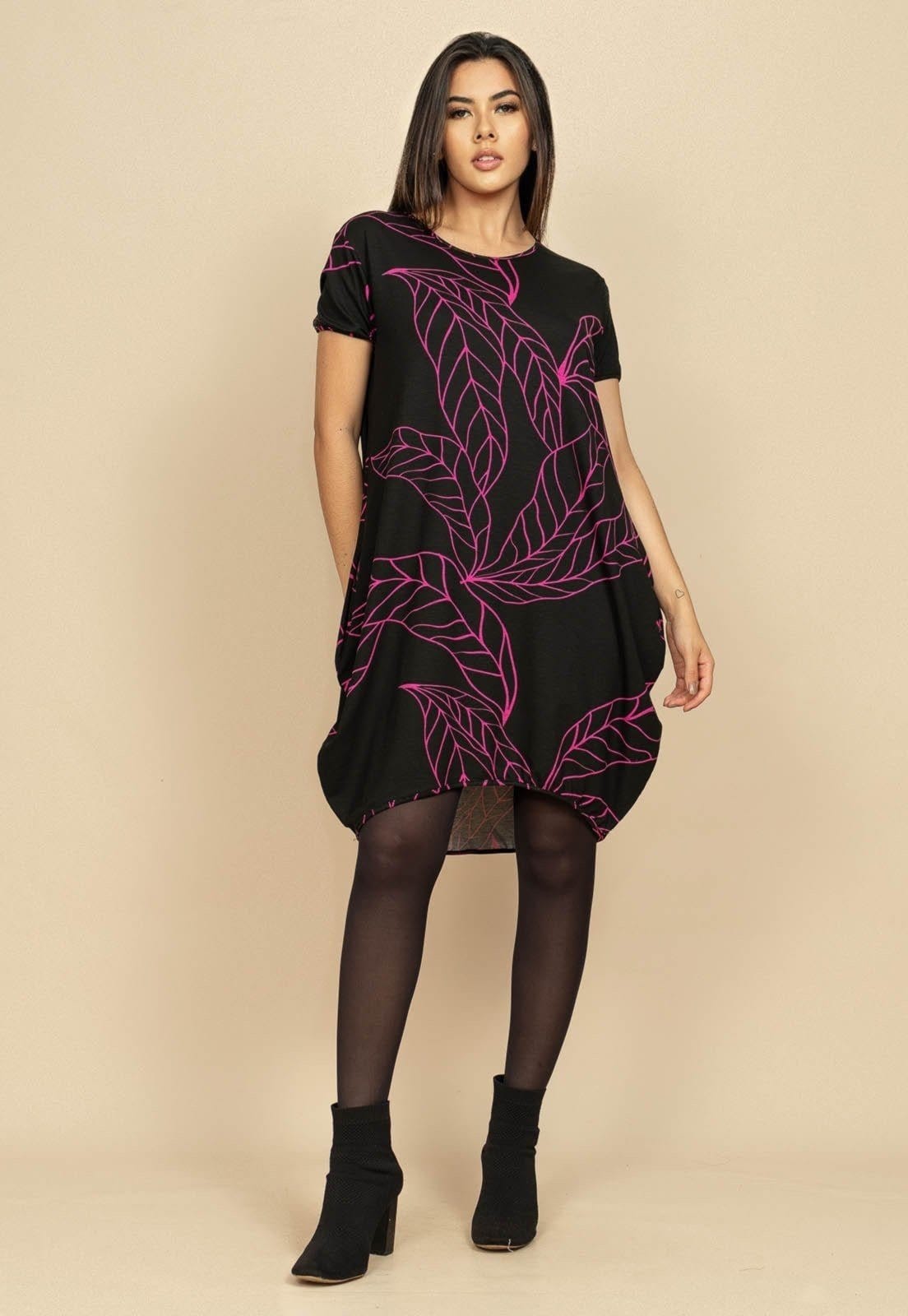 Vista 2 Vestido Curto Malha Amplo Always Estampa Antúrios Lilás Cabanafree estampado/multicolorido/preto