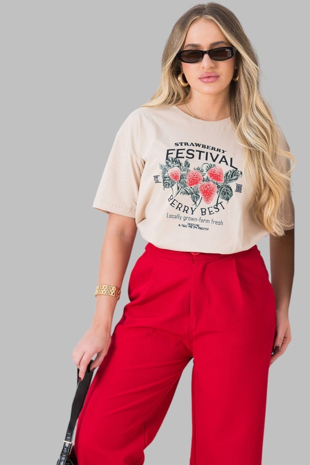 Blusa Feminina Oversized Cianitas Chocolate Estampa Morango Best