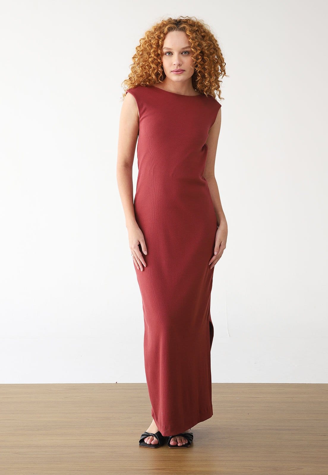 Vista principal Vestido Canelado FARM Longo Cropped Decote FARM vermelho