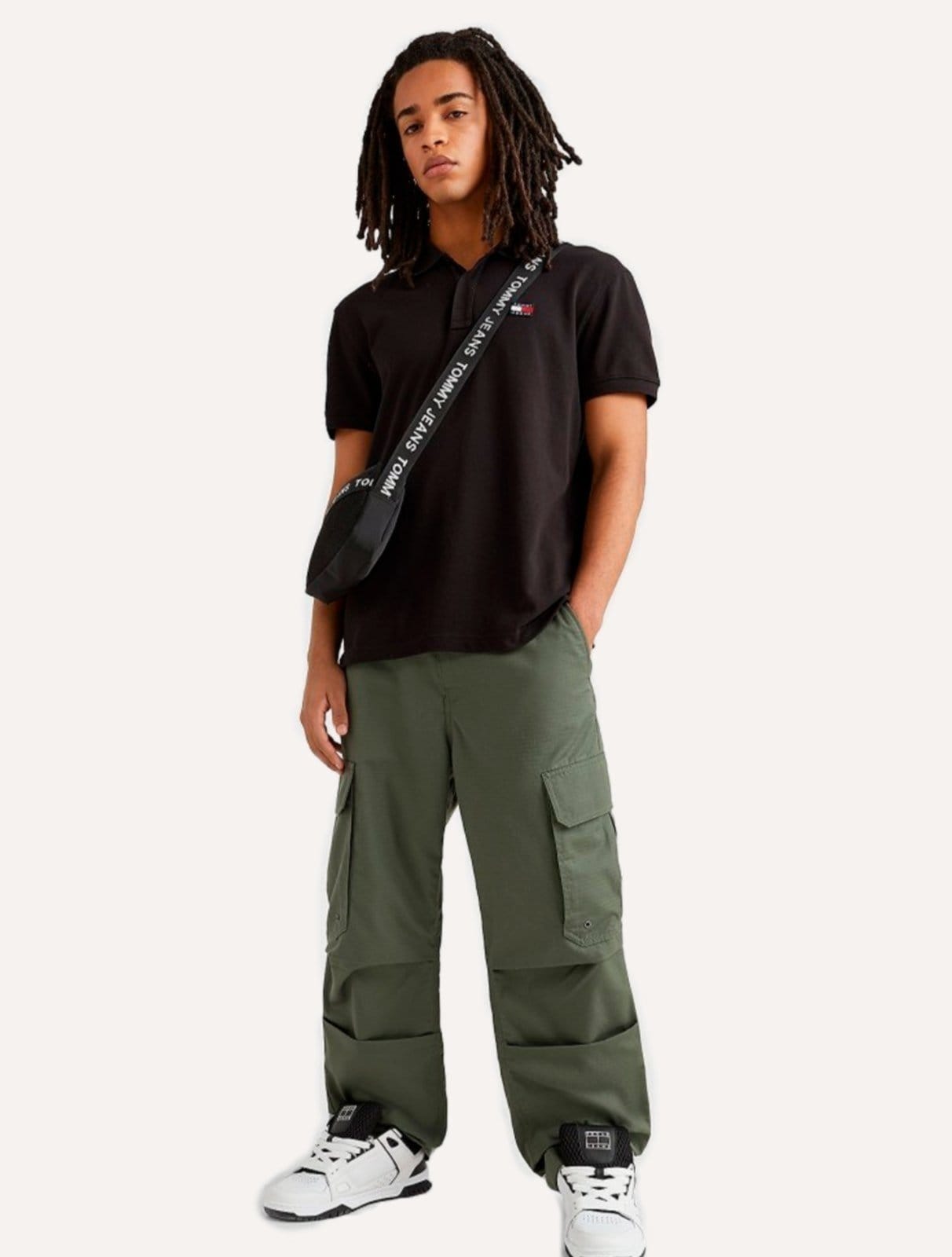 Vista 2 Polo Tommy Jeans Masculina Regular Classic Badge Preta Tommy Jeans preto