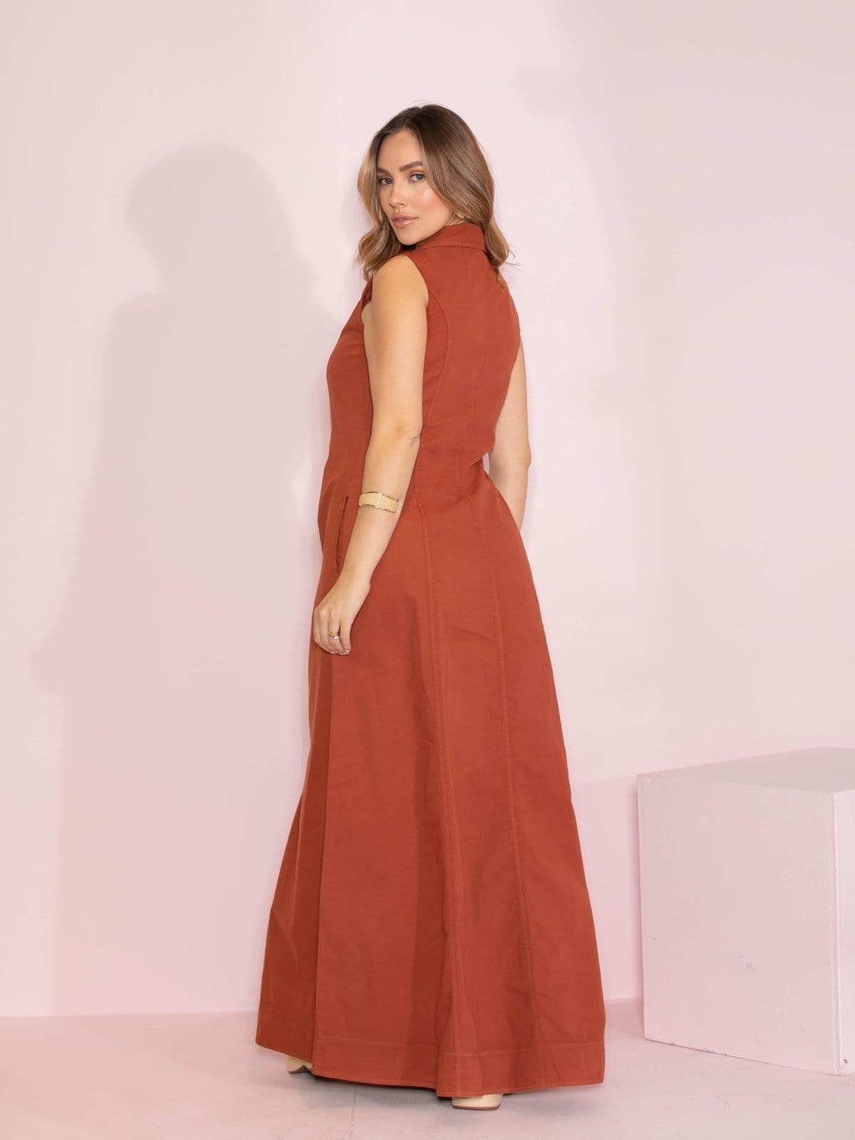 Vista 2 Vestido Longo Alfaiataria Novah Store Sarja Terra Cota Novah Store laranja/ruivo