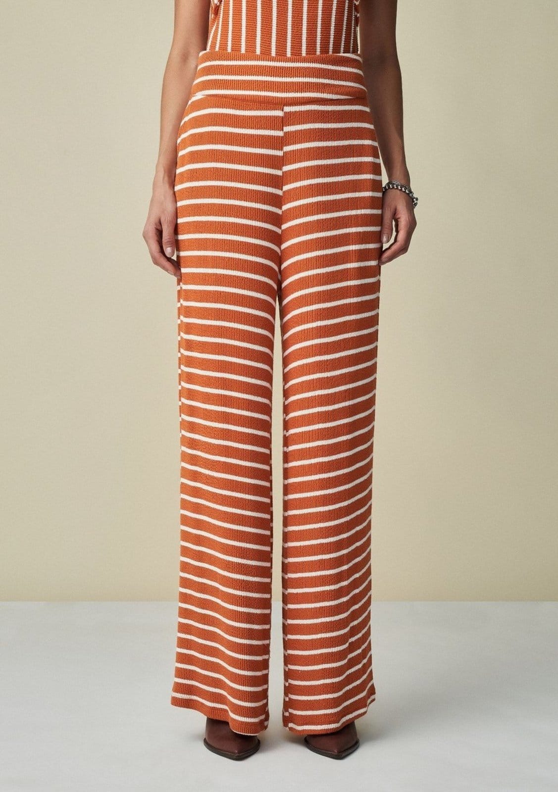 Vista 2 Calça Maria Valentina Pantalona Cós Intermediário Com Elástico Maria Valentina laranja