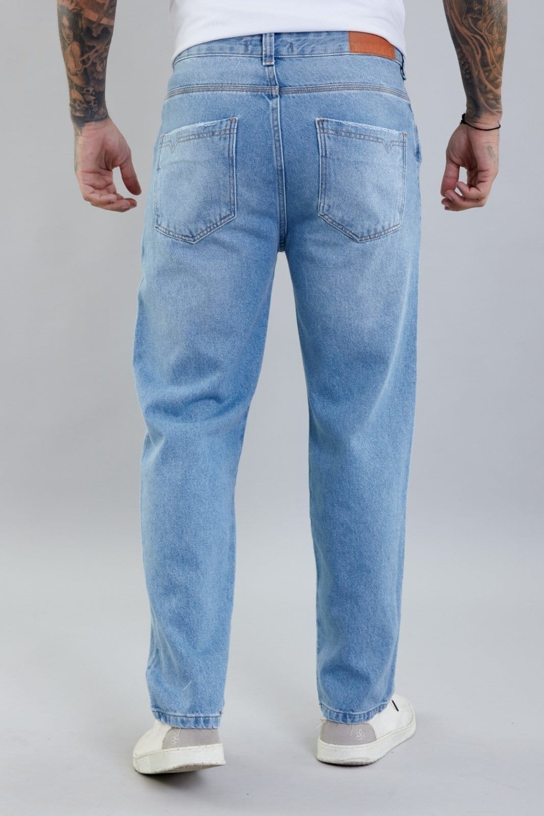 Vista 2 Calça Jeans Masculina Perna Reta com Lavagem Clara Dialogo Jeans azul marinho