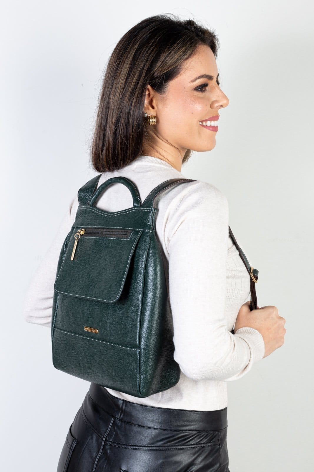 Vista 2 Mochila pequena antifurto couro liso Susan - Verde militar Andrea Vinci azul verde