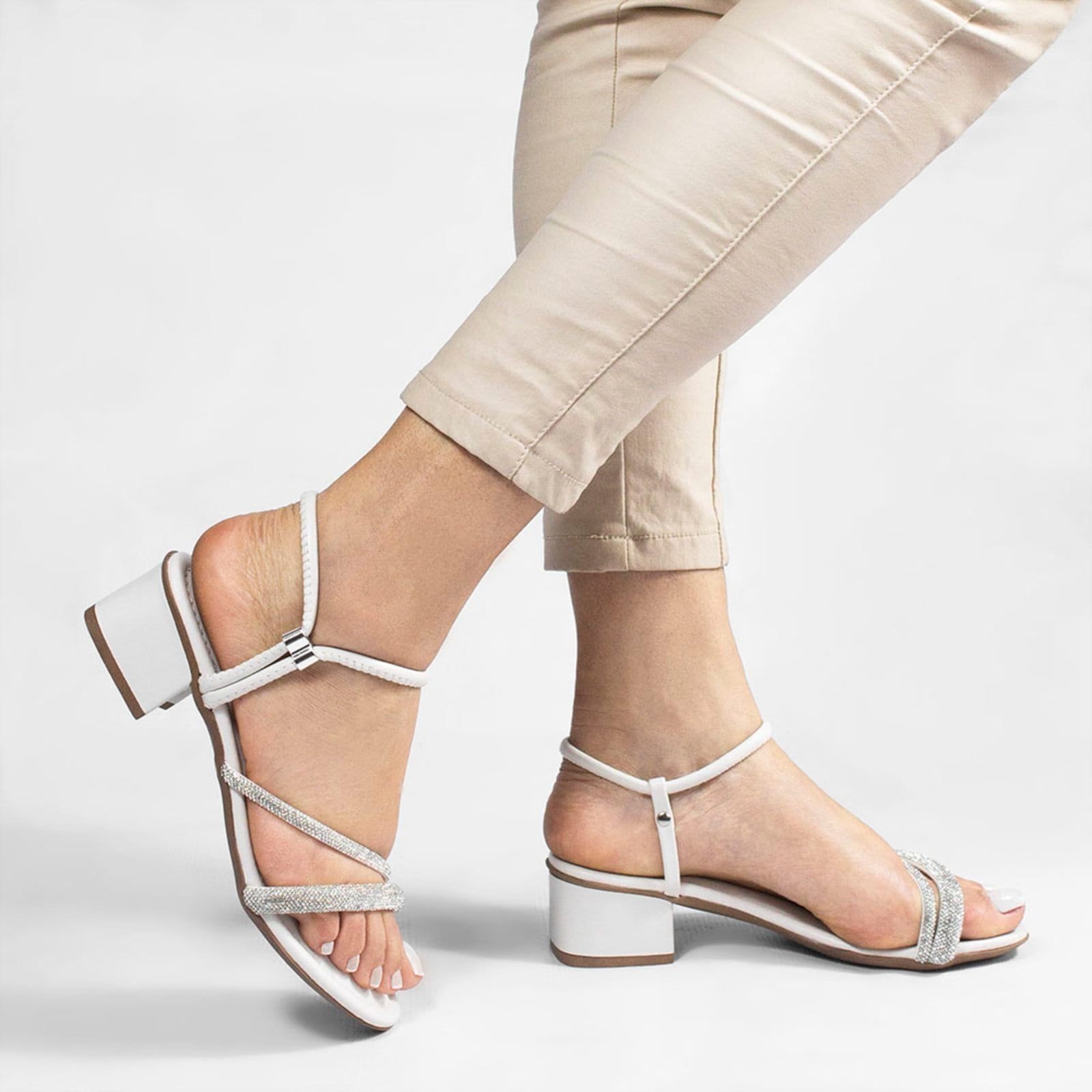 Vista 2 Sandália Zatta Salto Bloco Médio Strass Marli Off White ZATTA branco white