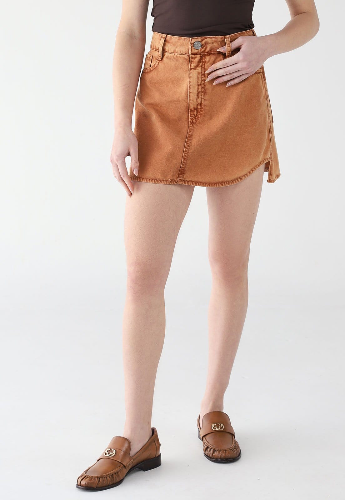 Vista principal Saia Sarja Colcci Curto Recorte Colcci caramelo