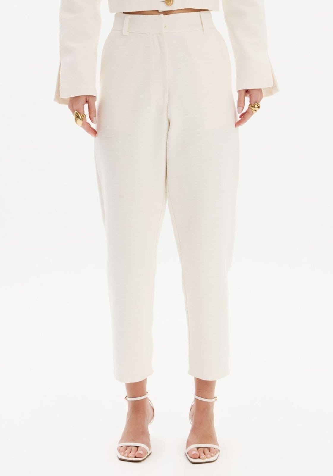 Vista 2 Calça Carrot Texturizada Cintura Alta Lança Perfume branco