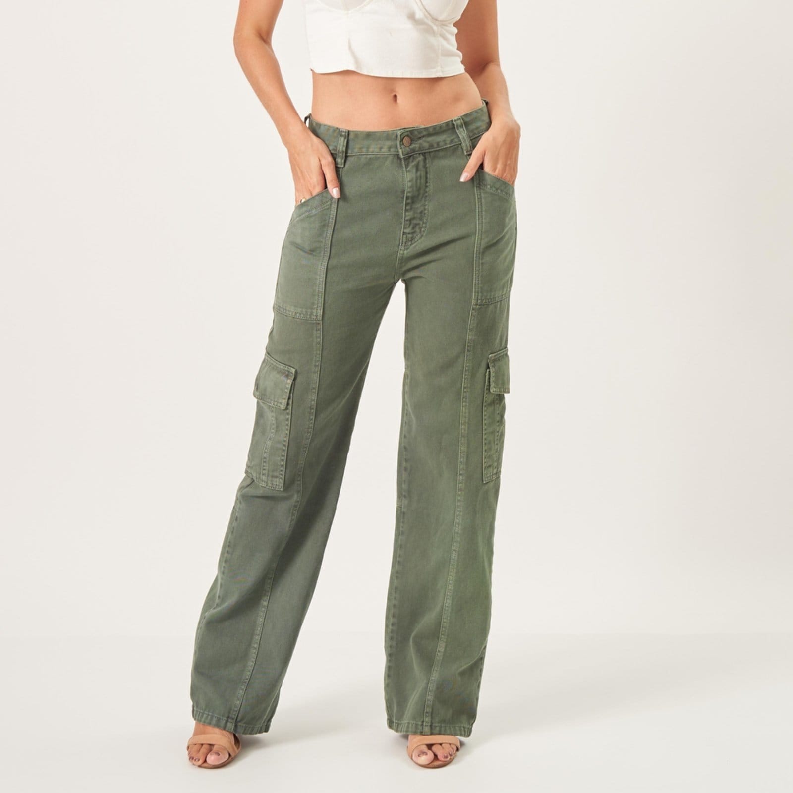 Calça Jeans Wide Recortes Cargo