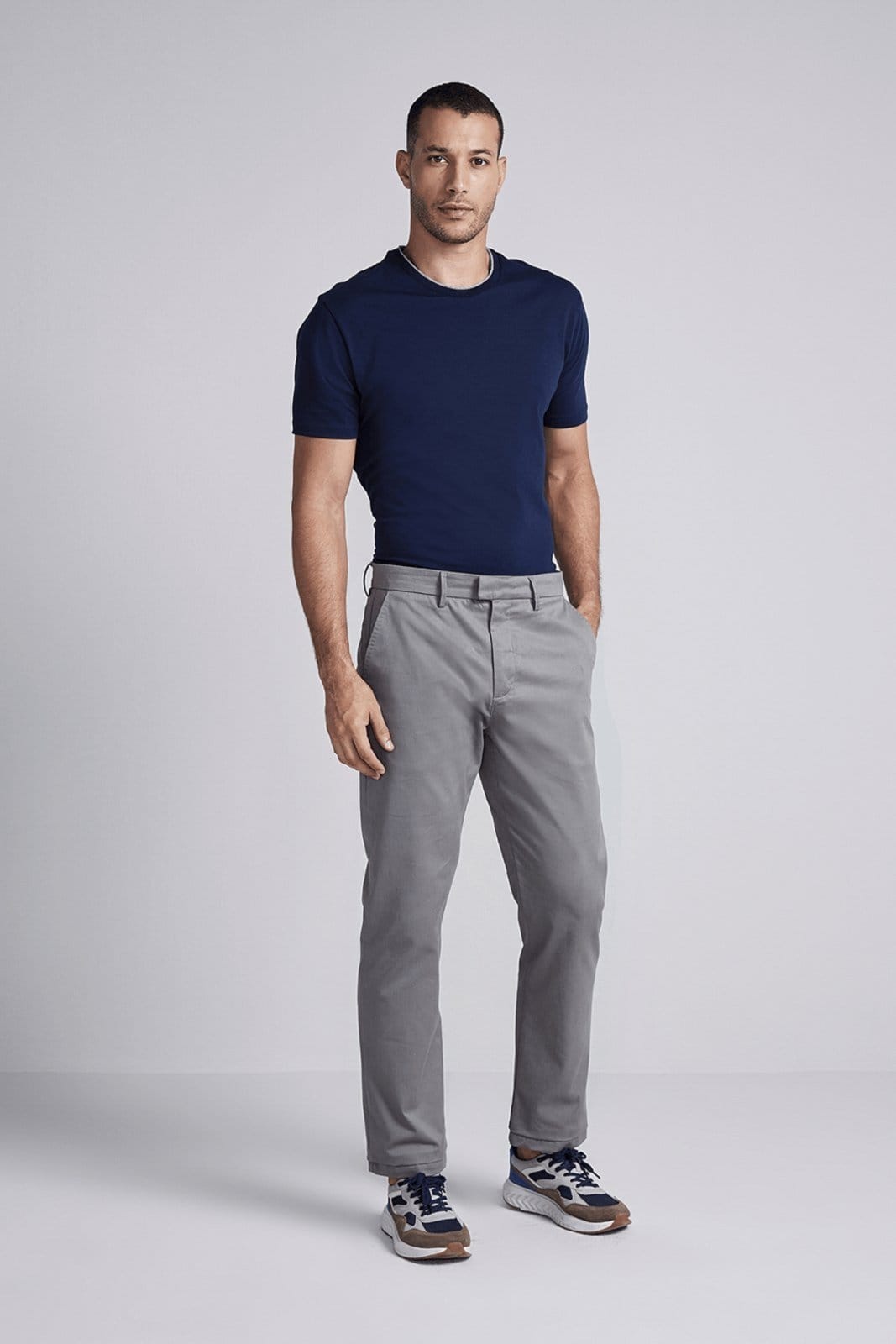 Vista 2 HIGHSTIL Calça Comfort Sarja Chumbo HIGHSTIL cinza