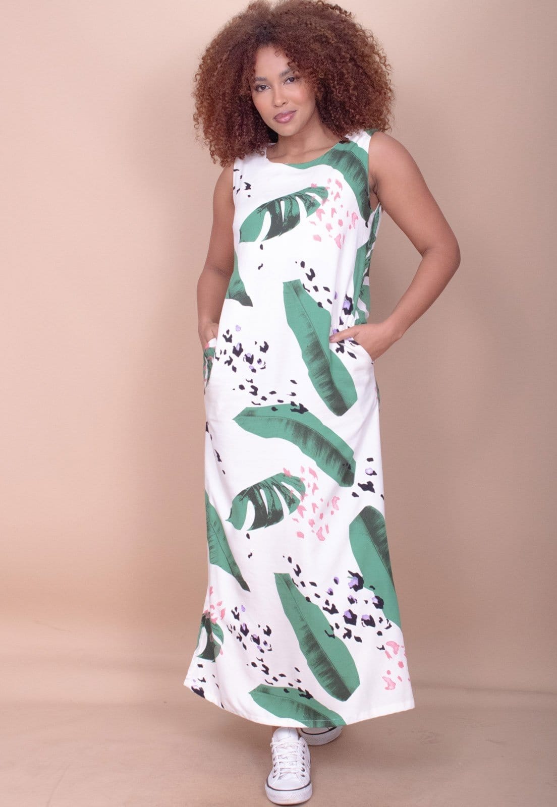 Vestido Longo Cabanafree Plano com Bolso Estampa Folhagem Poética