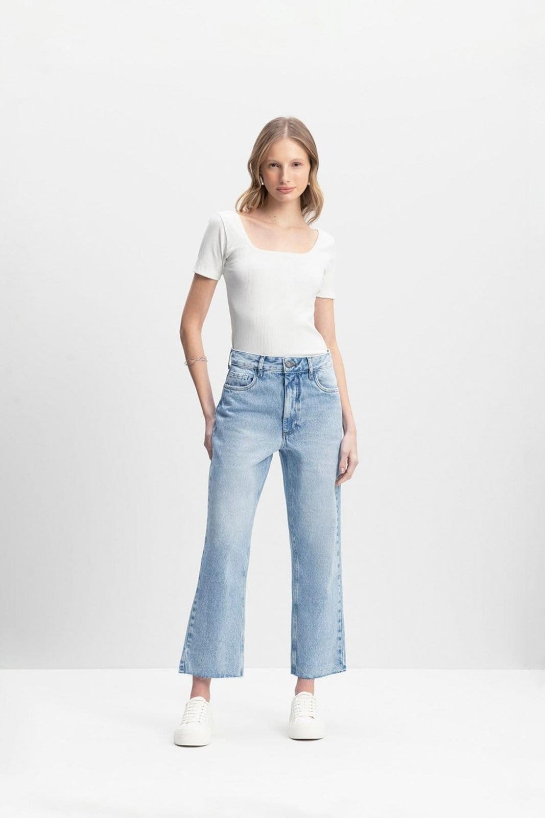 Calça jeans pantacourt feminina Essendi