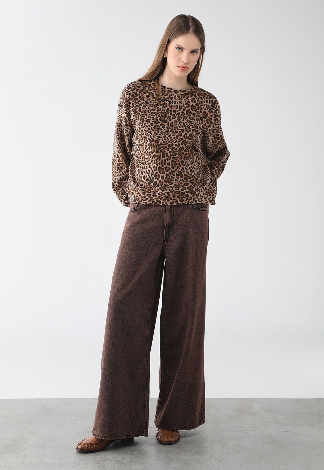 Vista 2 Calça Feminina GAP Modelagem Ampla GAP marrom