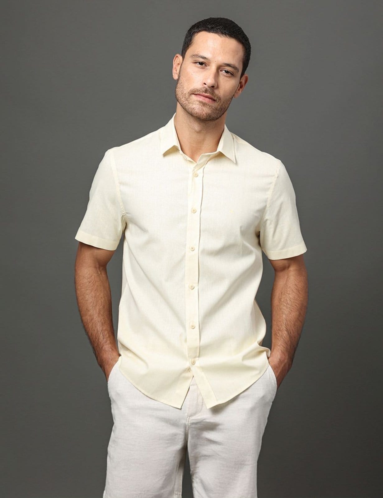 Vista 2 Camisa Masculina Linen Cotton Calvin Klein Jeans Manteiga Calvin Klein Jeans amarelo