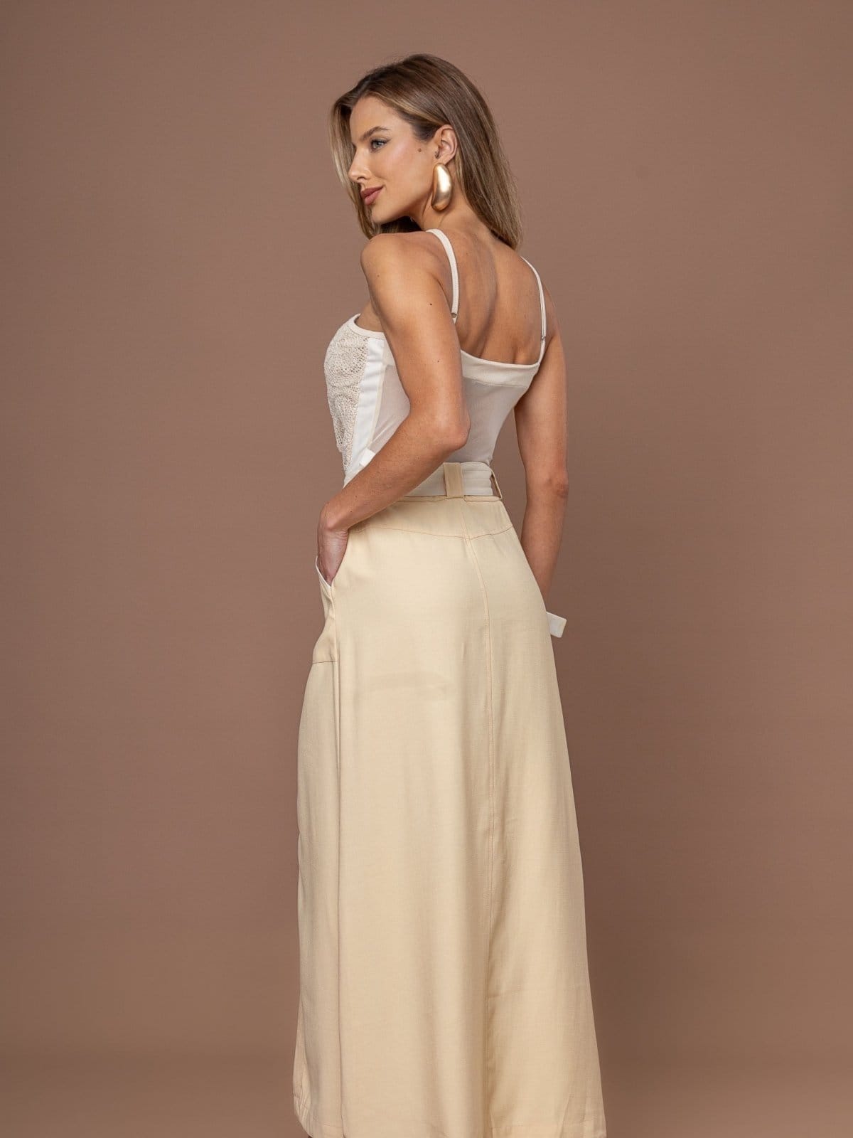 Vista 2 Saia Clubsoda longa alfaitaria Clubsoda bege