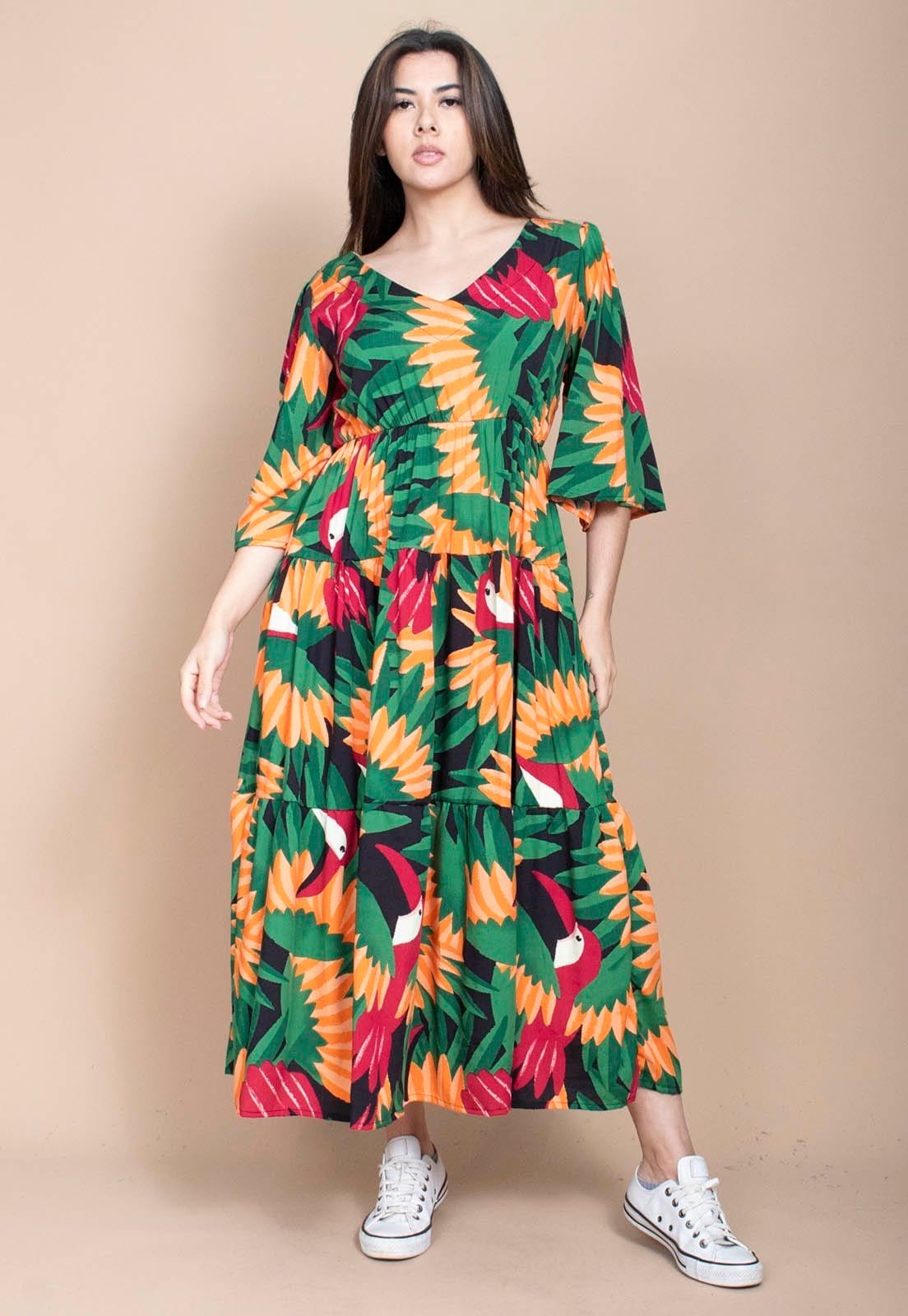 Vestido Longo Cabanafree Plano com Manga e Camadas Estampa Festa dos Tucanos