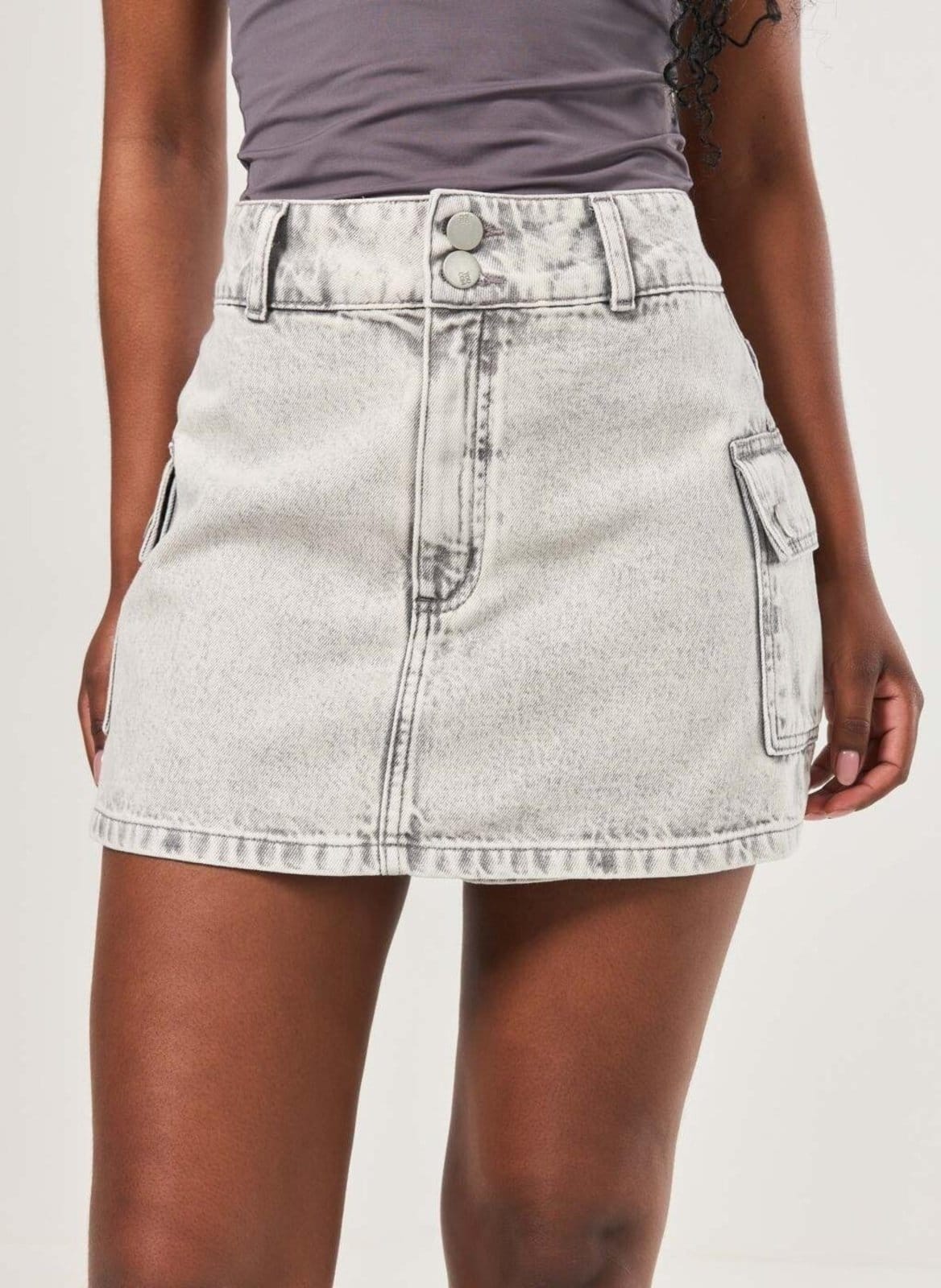 Vista 2 Short Saia Jeans Cargo Cintura Alta Youcom cinza