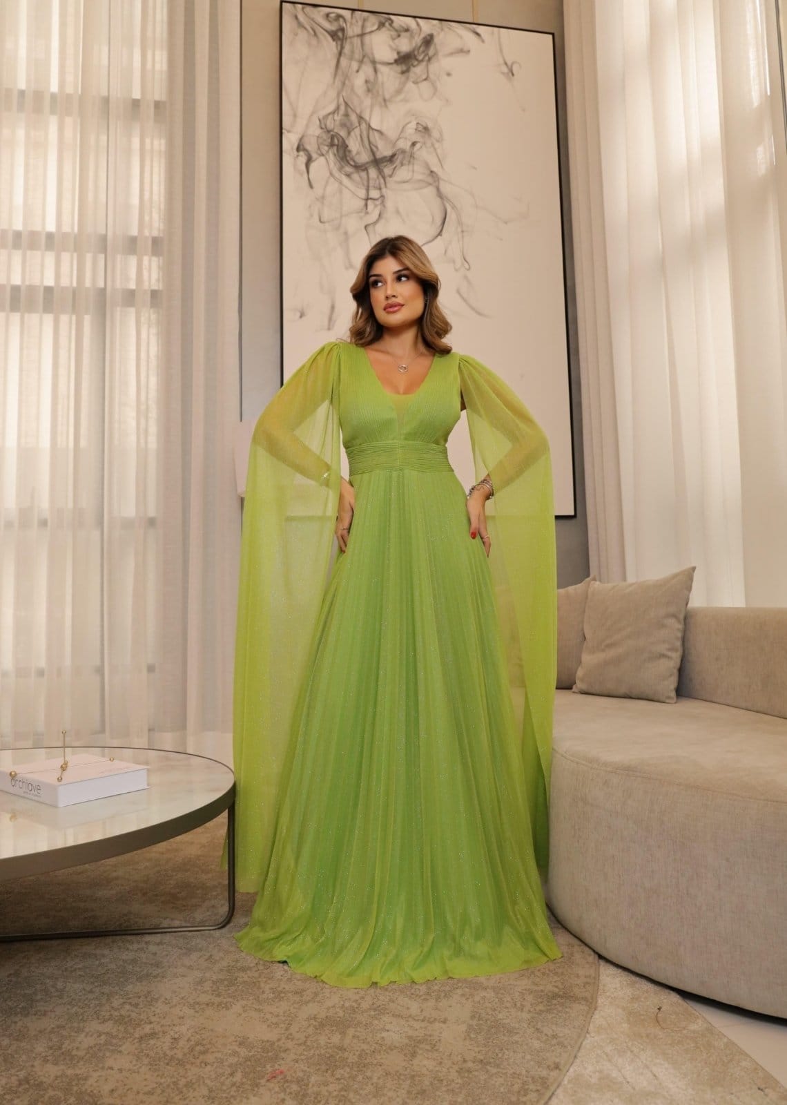 Vista principal Vestido Longo de Festa Madrinhas Decote em V Mangas Soltas Fios Lurex Jasmmiane Cia Do Vestido Abacate Cia do Vestido verde