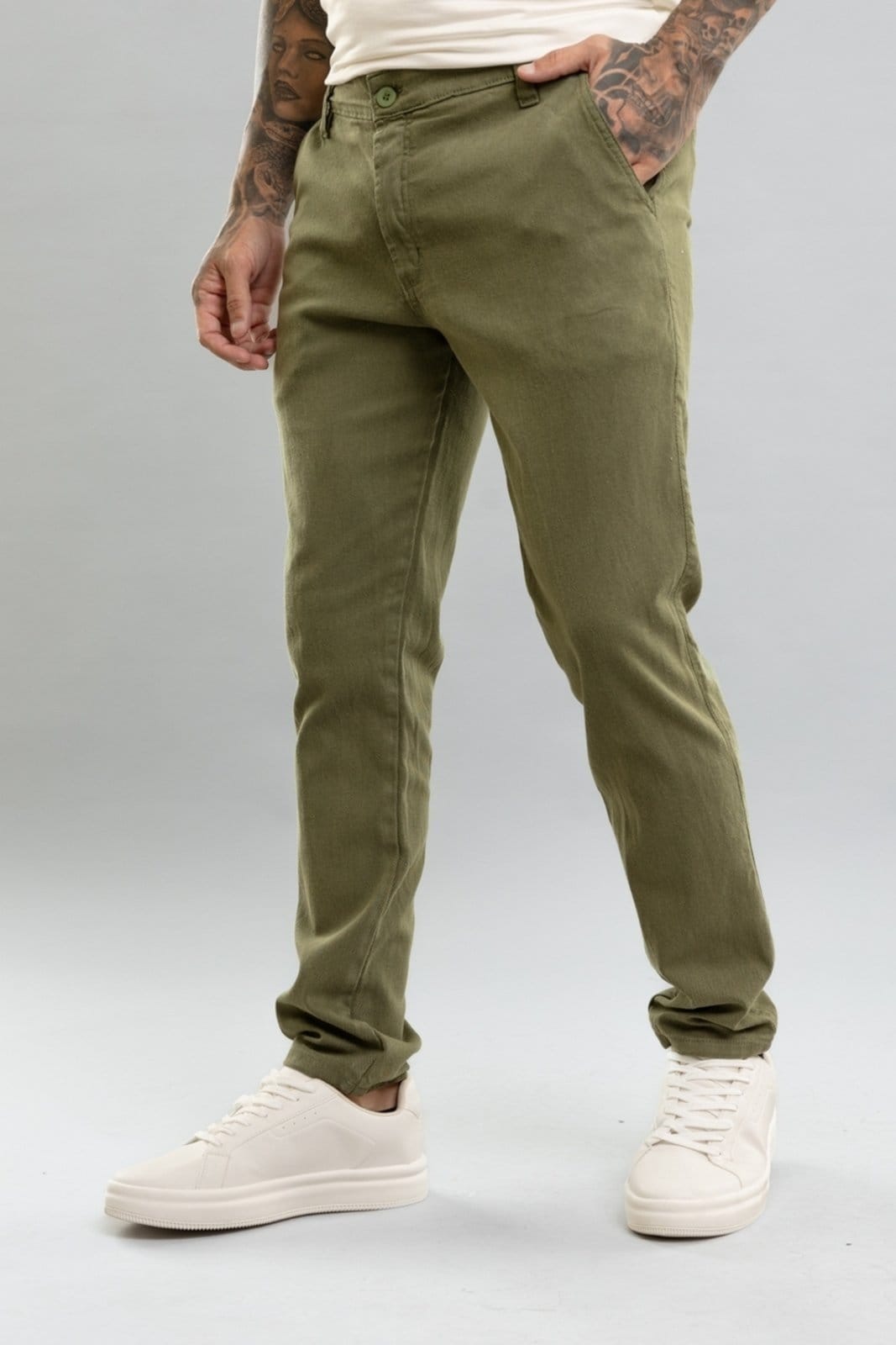 Vista 2 Calça Chino Masculina em Sarja Skinny Dialogo Dialogo Jeans verde