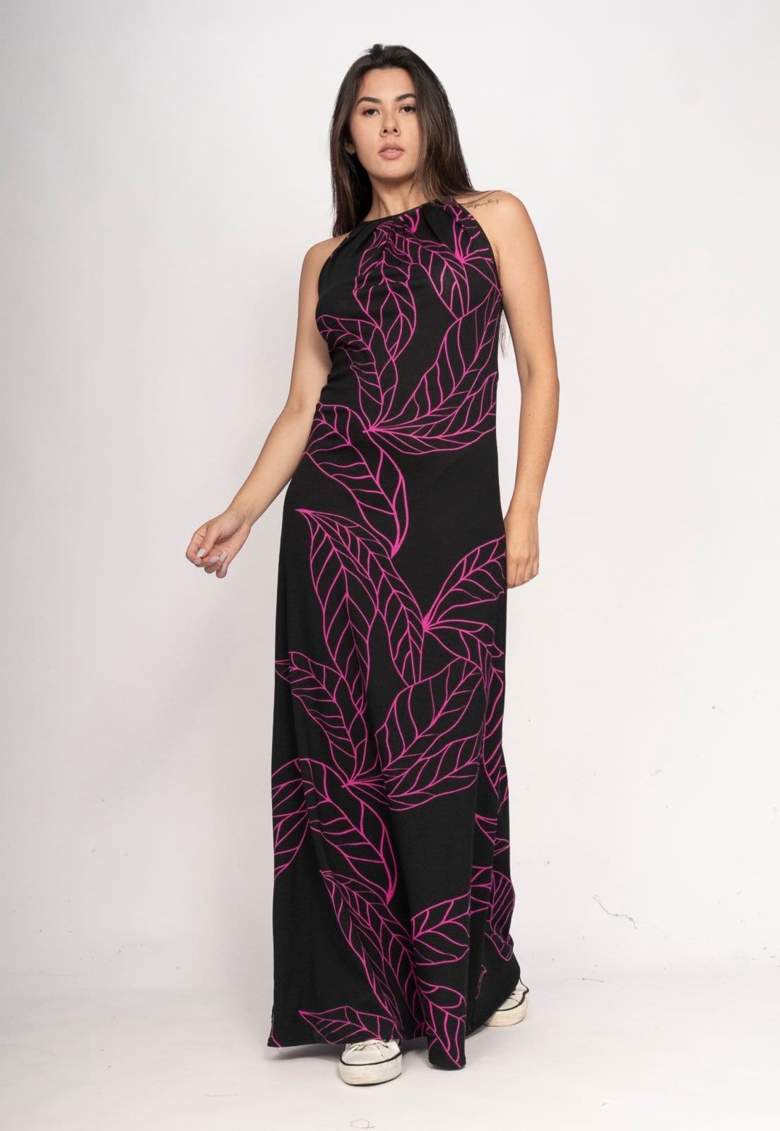 Vista 2 Vestido CabanaFree Longo Eirapuã Malha Trapézio Estampa Antúrios Lilás Cabanafree estampado