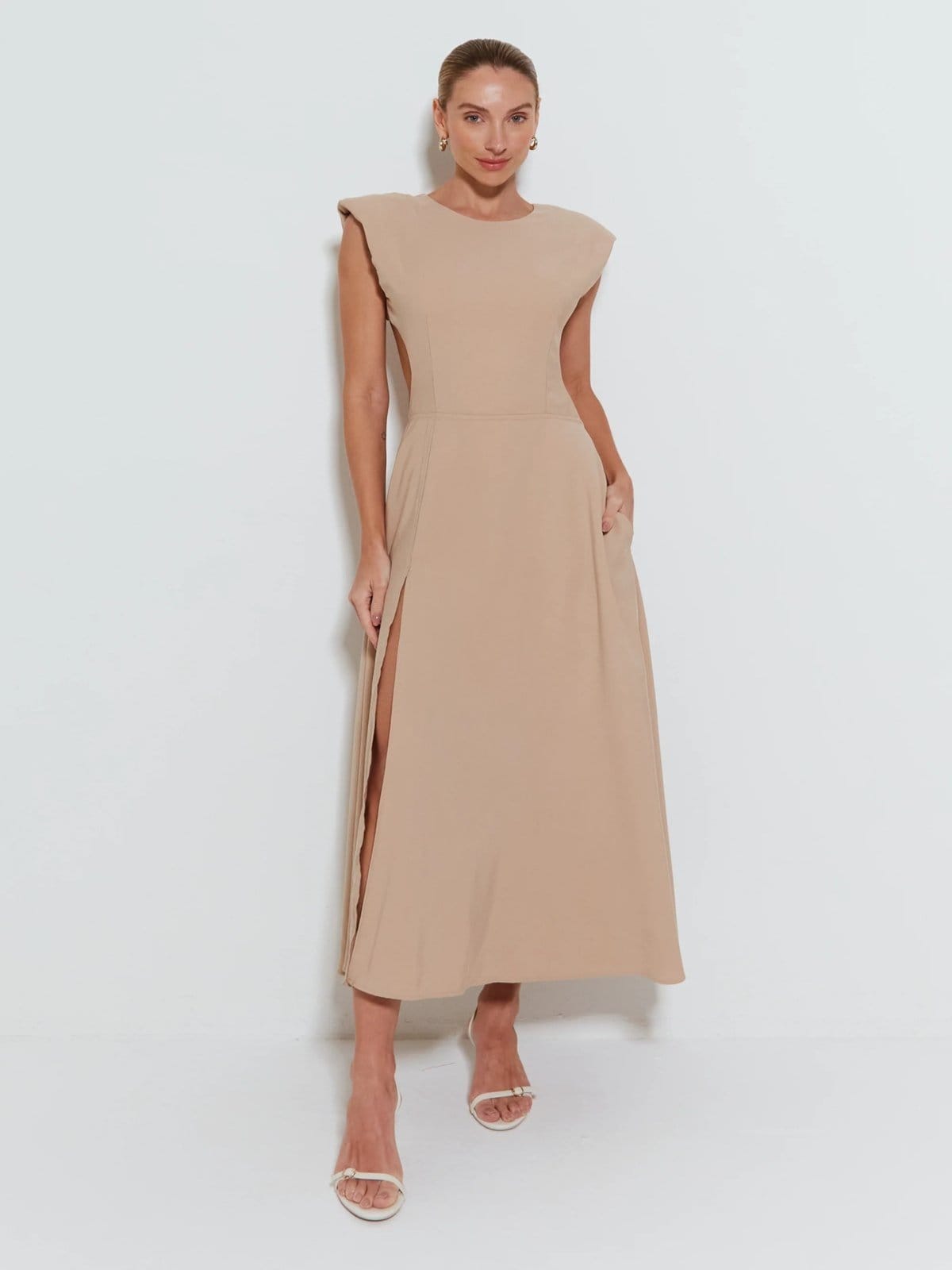 Vestido Midi Zen Com Ombreiras Caqui