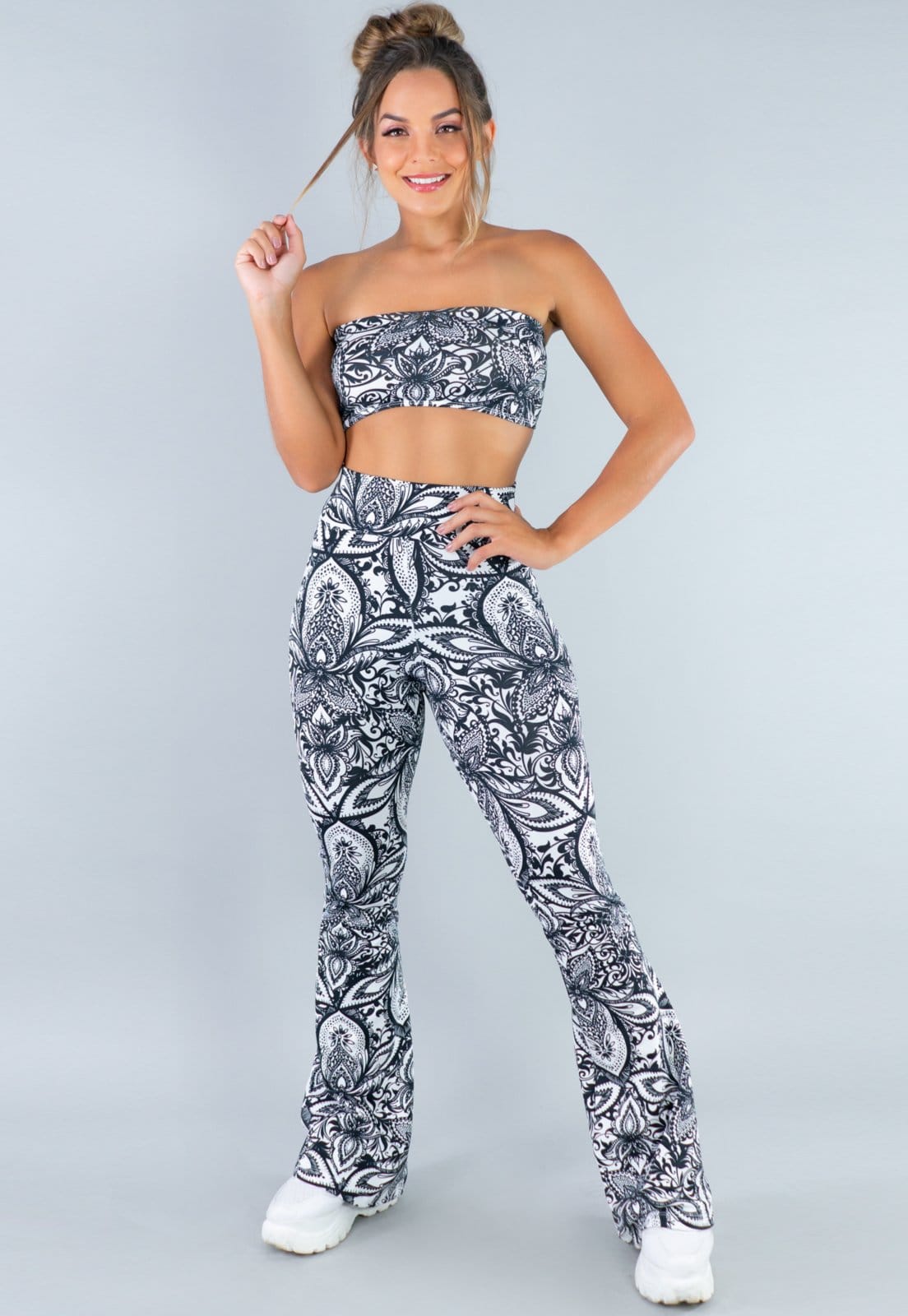 Vista principal Conjunto Feminino MVB Modas Calça Flare Pantalona E Top Faixa Mandala Mvb Modas branco