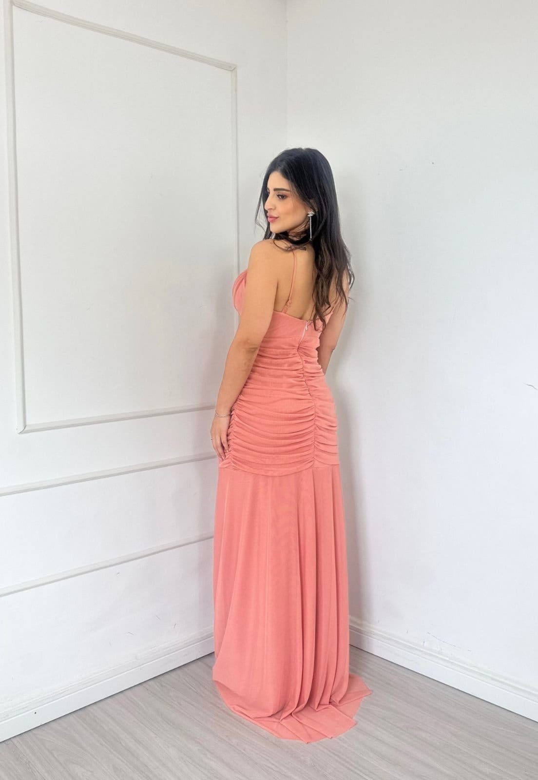 Vista 2 Vestido Longo de Festa Madrinhas Micro Tule Tubinho Sereia Mikaelly Cia do Vestido rosê