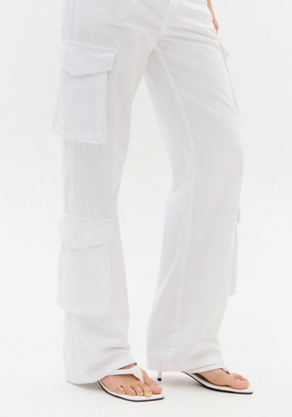 Vista 2 Calça Reta Sarja Bolsos Cargo Sport Easy branco