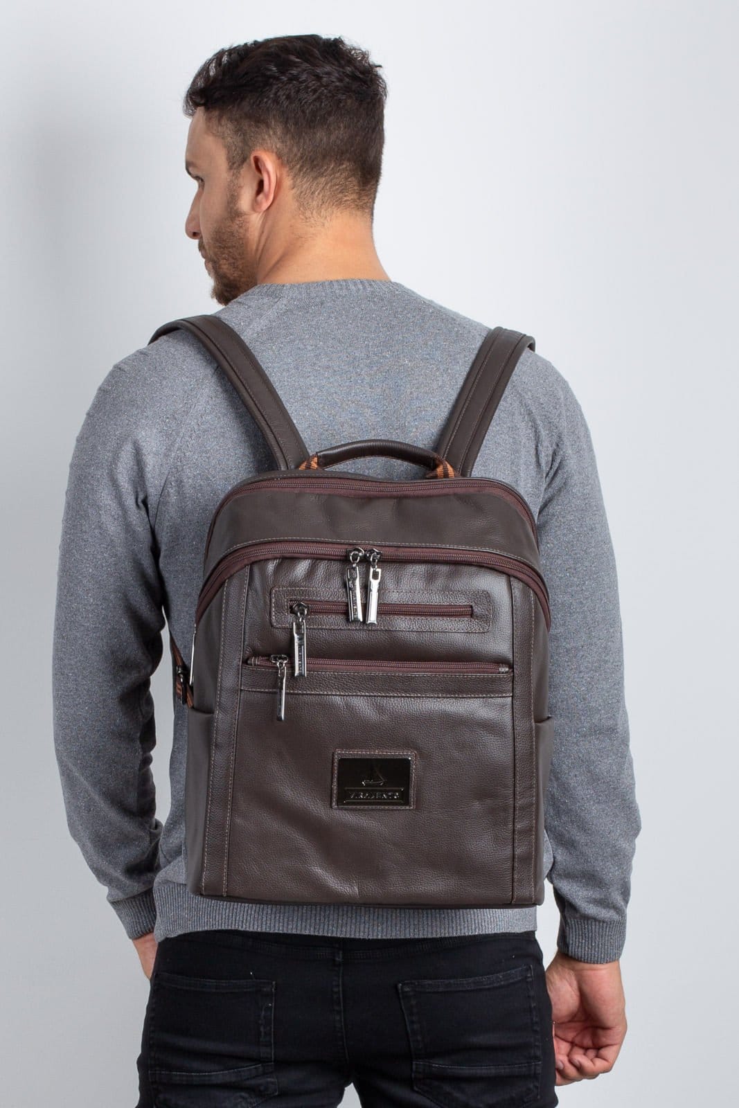 Vista 2 Mochila grande masculina de couro Marcelo Vira Vento café