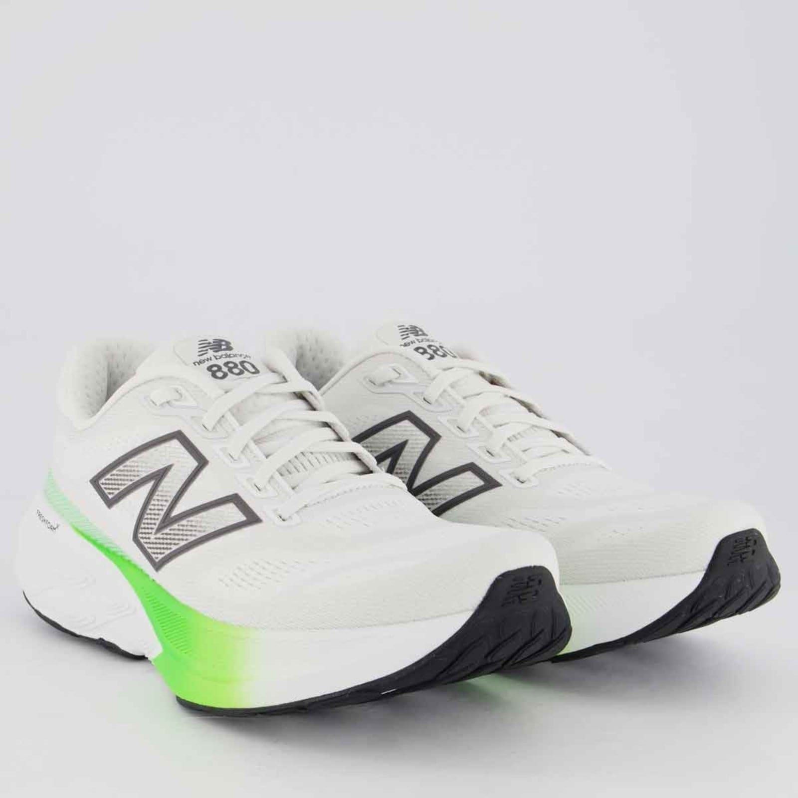 Vista 2 Tênis New Balance Fresh Foam X 880 V15 Branco e Verde New Balance branco verde