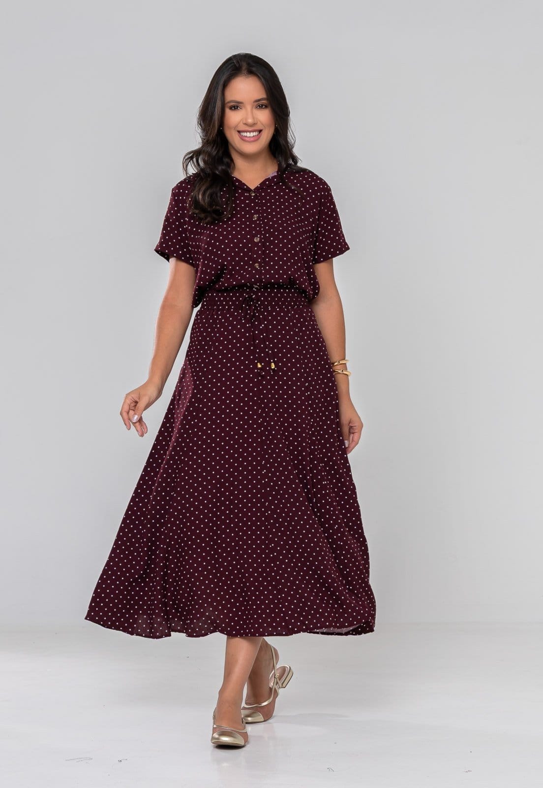 Vista 2 Saia Aura Dani Viscolinho Poá Marsala Aura vinho