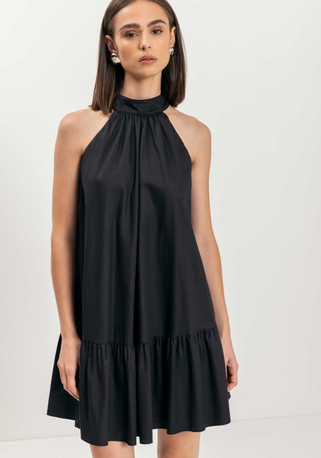 Vista 2 Vestido Curto Com Gola Alta E Amarração Em Tafetá Lez a Lez poás