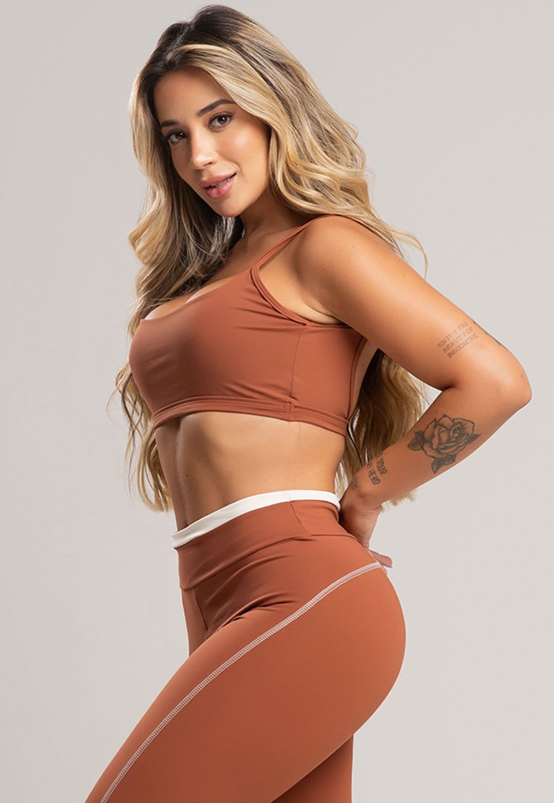 Vista principal Top Feminino MVB Modas Cropped Fitness Alcinha Costas Abertas Poliamida Mousse Mvb Modas marrom
