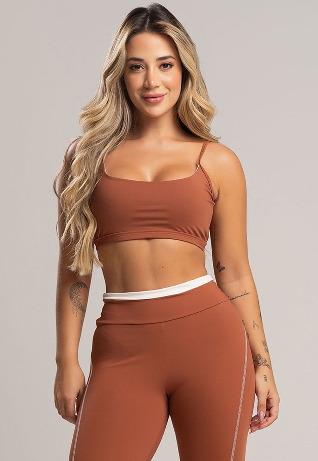 Vista 2 Top Feminino MVB Modas Cropped Fitness Alcinha Costas Abertas Poliamida Mousse Mvb Modas marrom