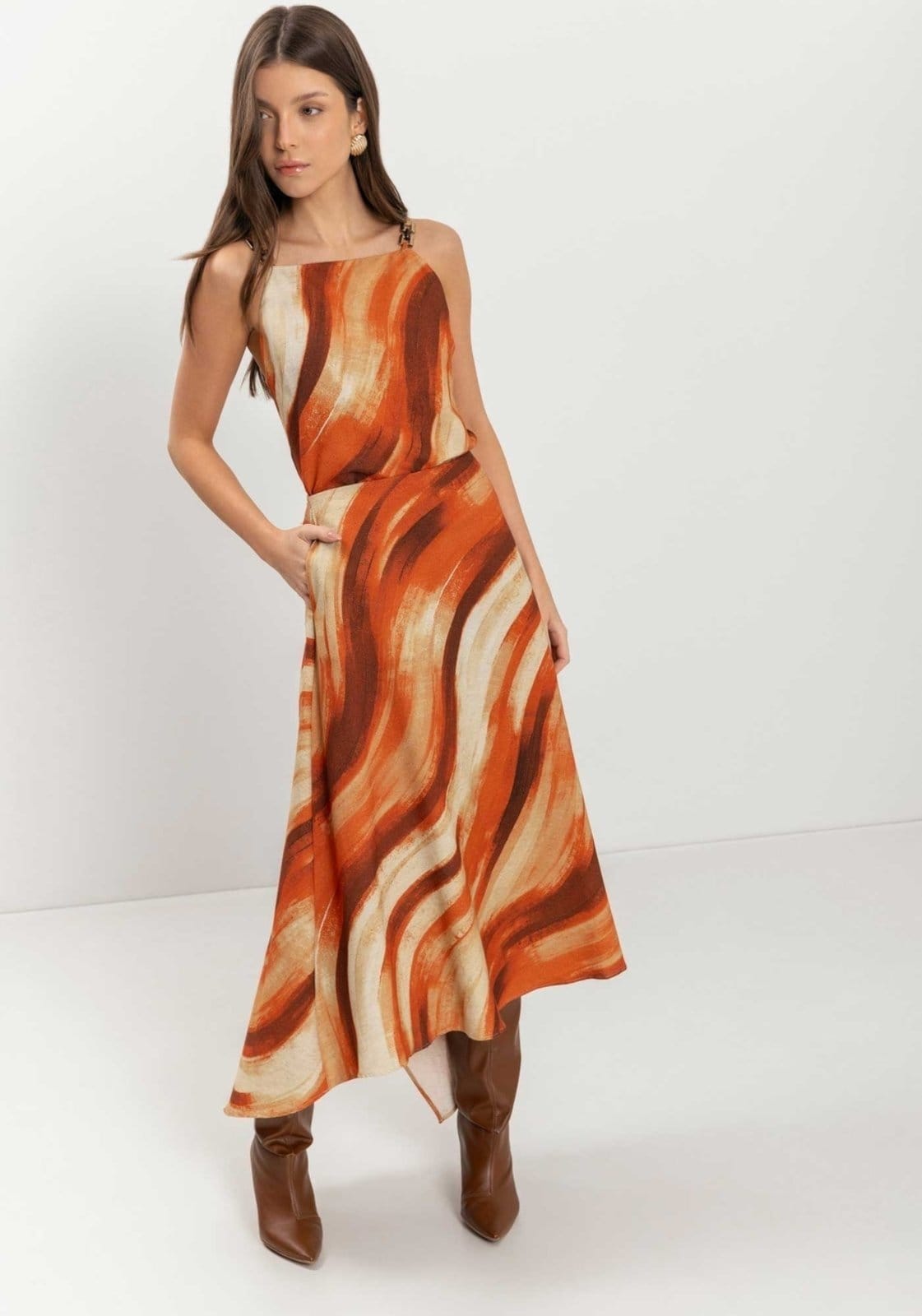 Saia Midi Com Cintura Alta E Bolsos Embutidos Tecido Plano