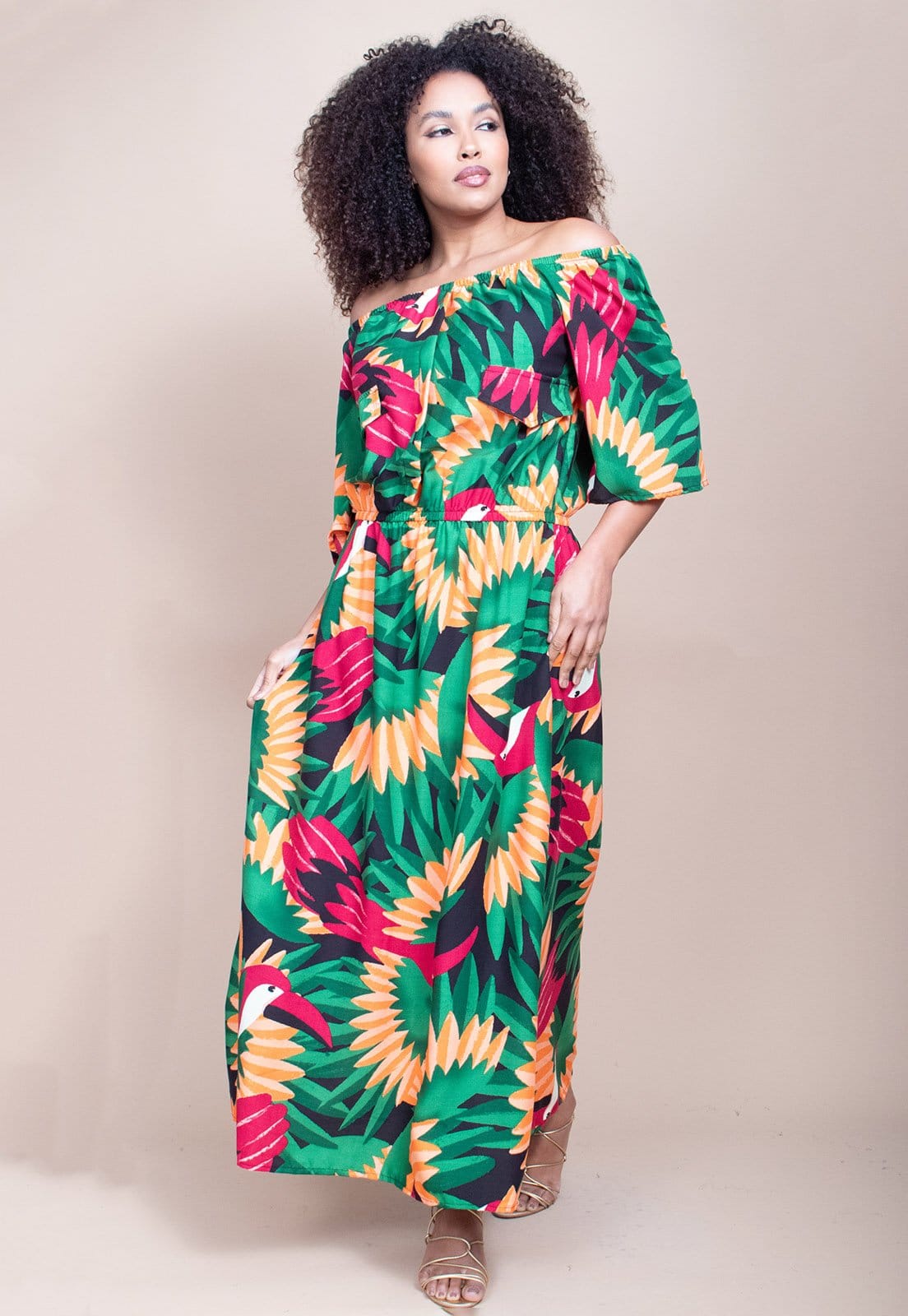 Vista 2 Vestido Midi Cabanafree Ciganinha Viscose com Lapela Estampa Festa dos Tucanos Cabanafree estampado/laranja/vermelho