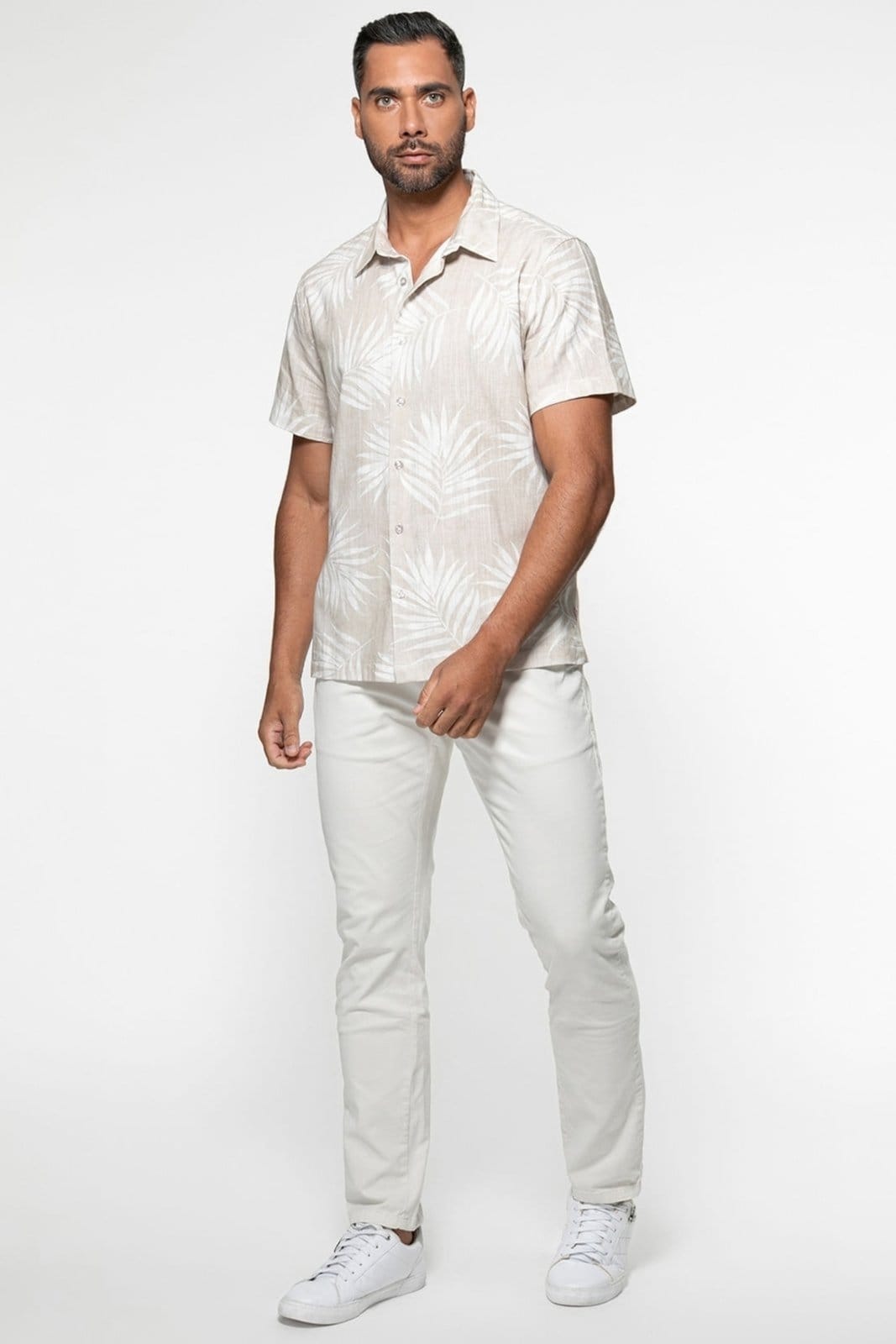 Vista 2 Camisa Guess Manga Curta Linho Palm Tree Guess branco