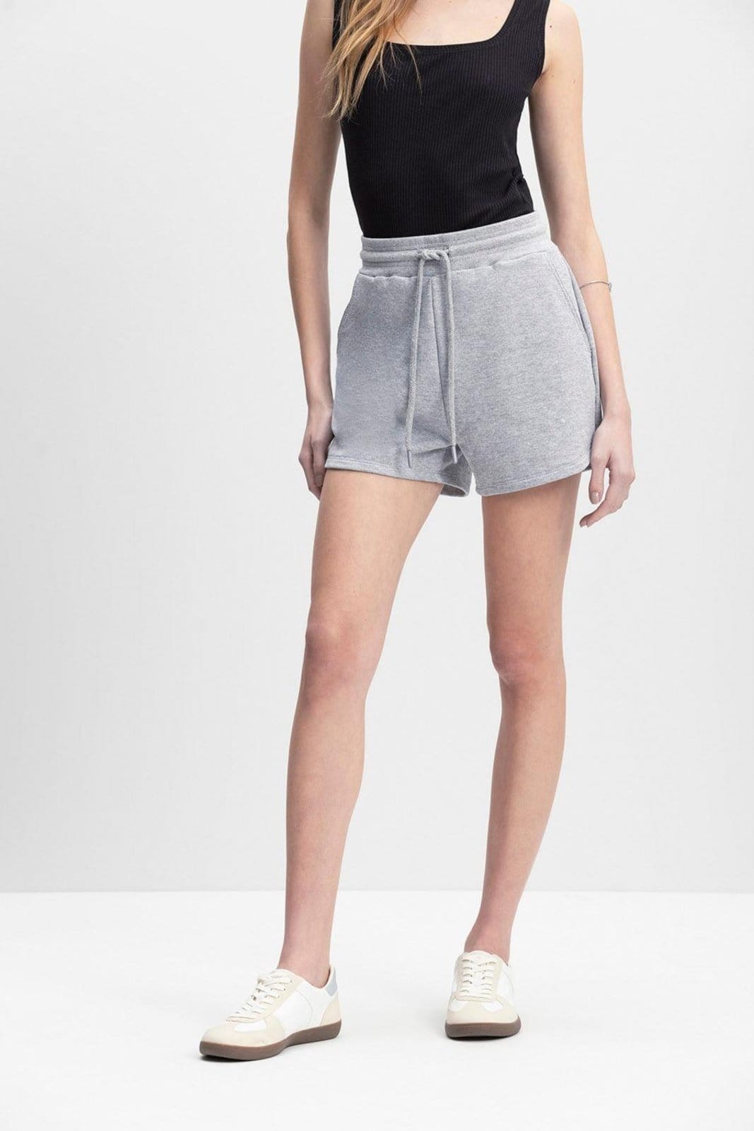 Vista 2 Shorts Feminino Em Moletom Essendi édio Essendi cinza