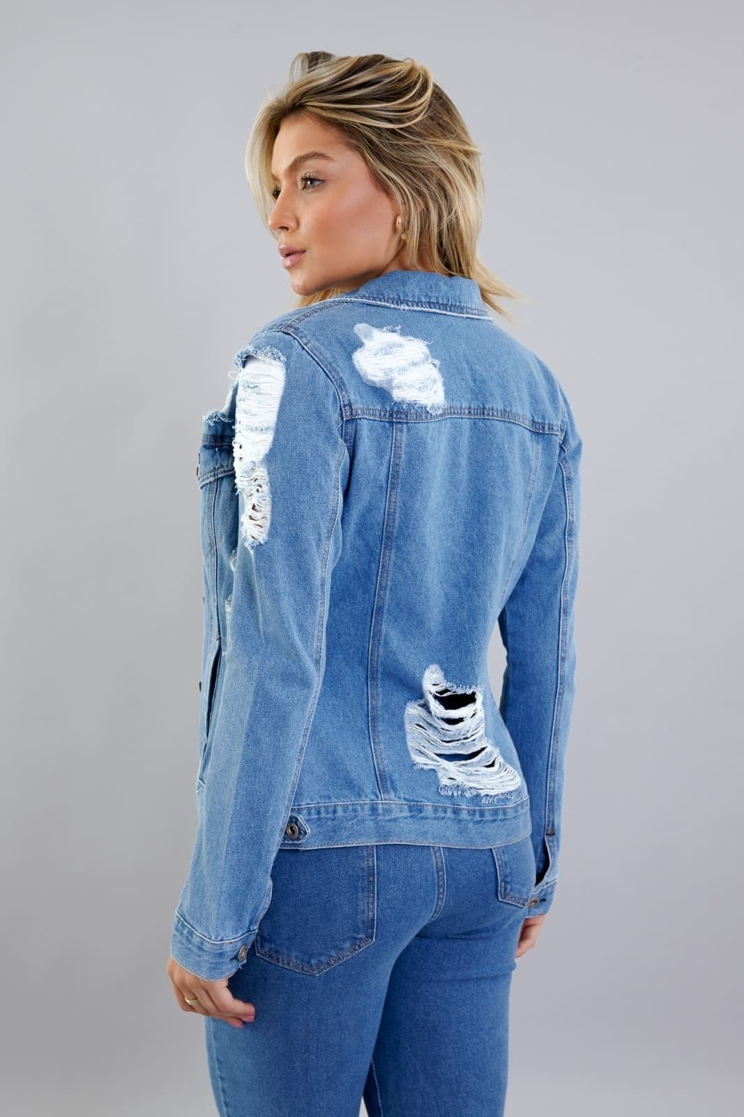 Vista 2 Jaqueta Jeans Destroyer Lavagem Clara Feminina Dialogo DIALOGO azul